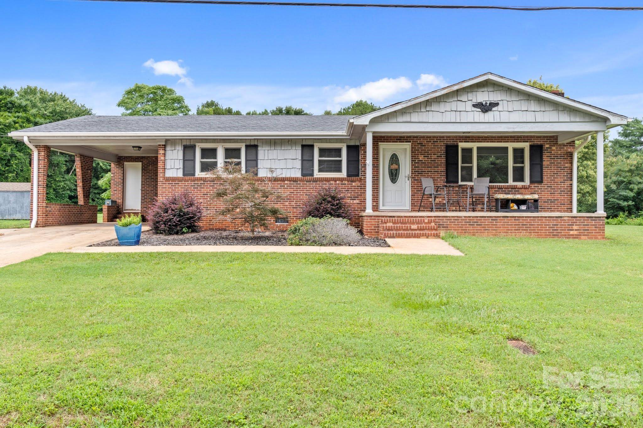 131 River RD, Boonville, NC 27011