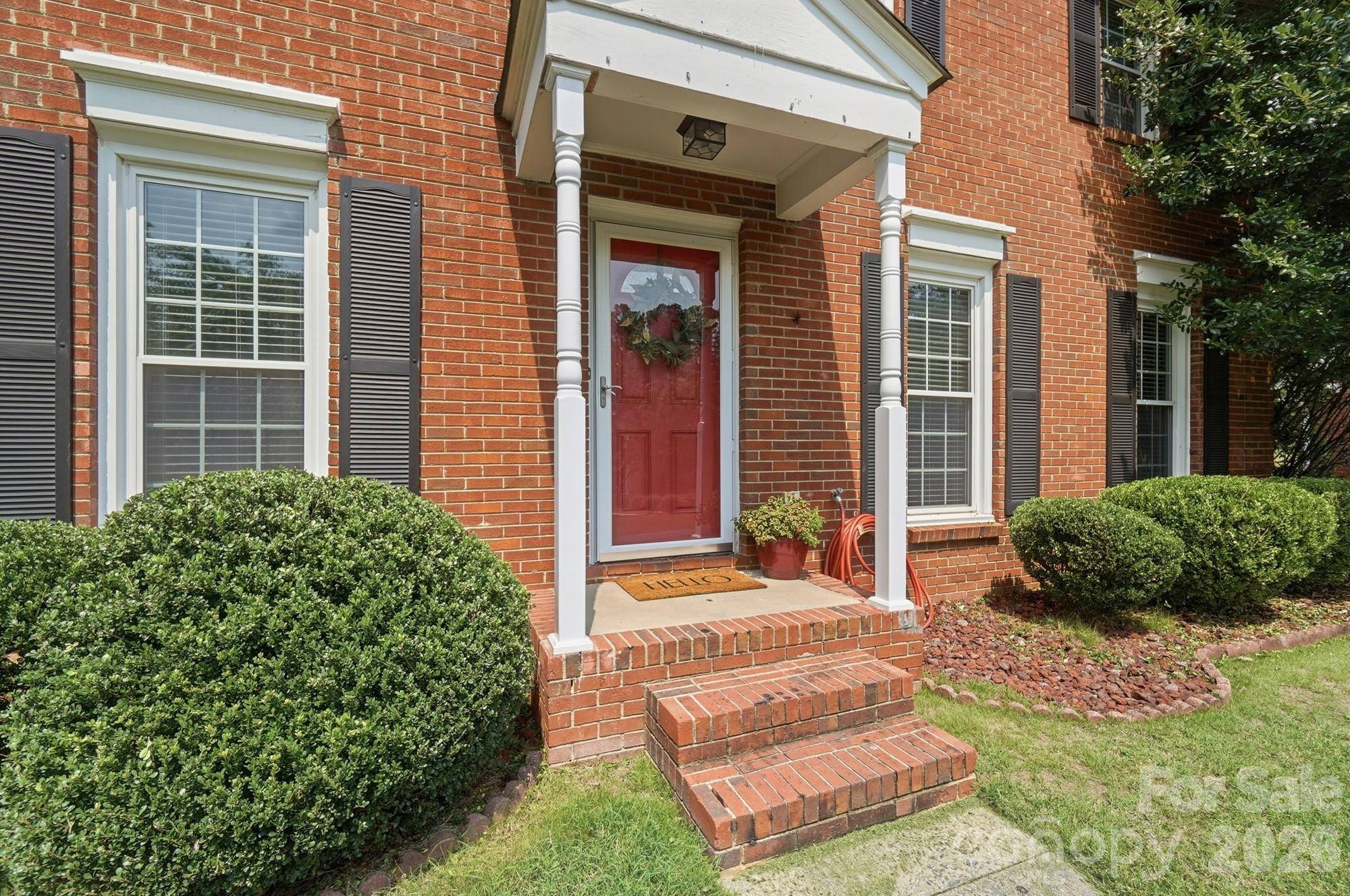 201 Wainsley PL, Matthews, NC 28105