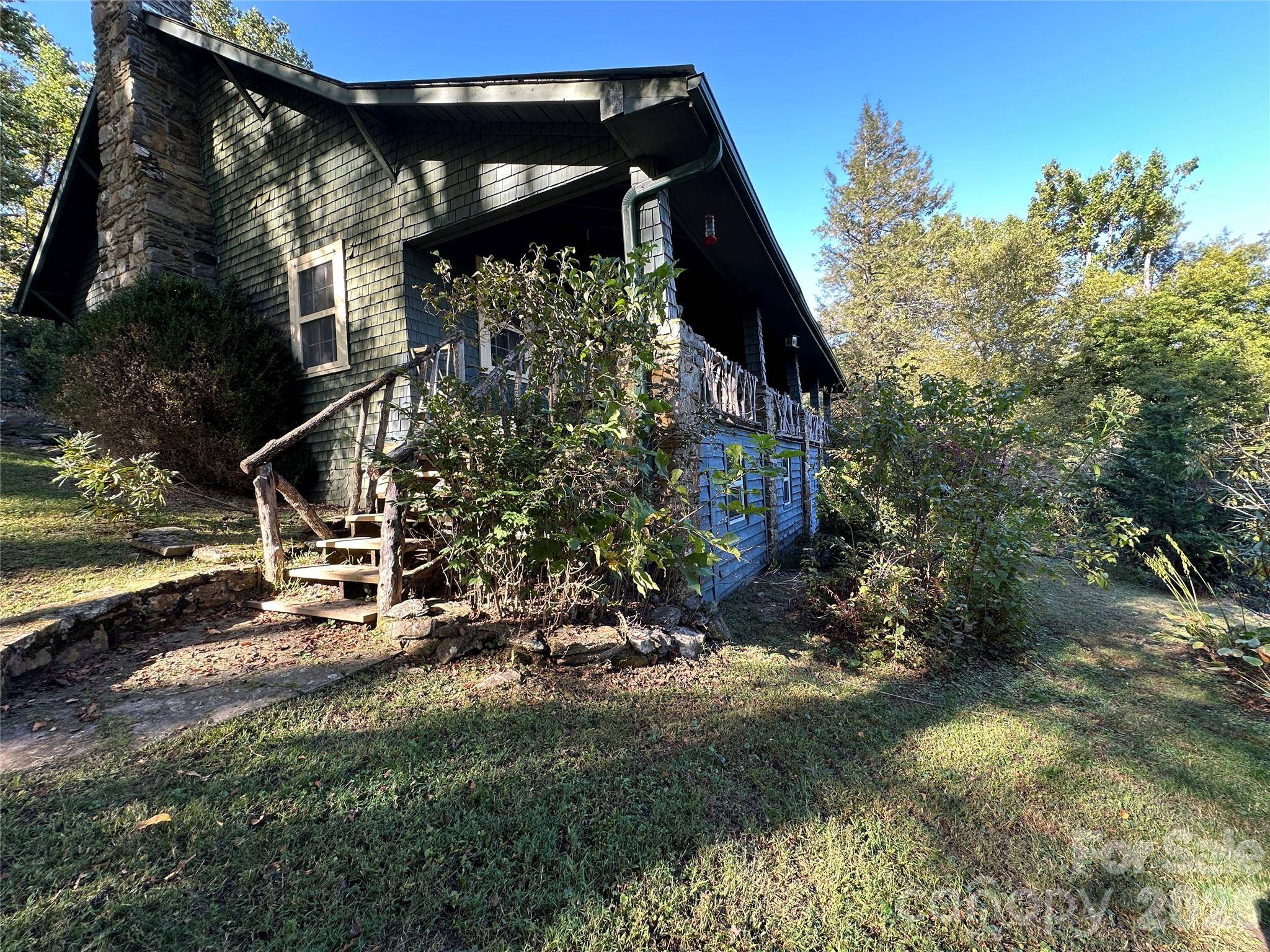 16 Osborn Knob RD, Little Switzerland, NC 28749