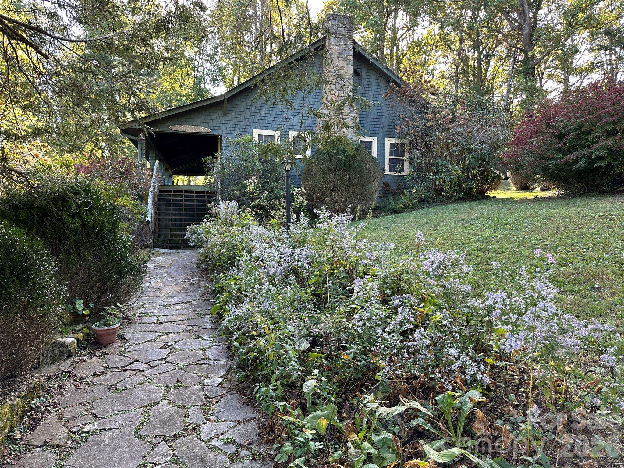 16 Osborn Knob RD, Little Switzerland, NC 28749