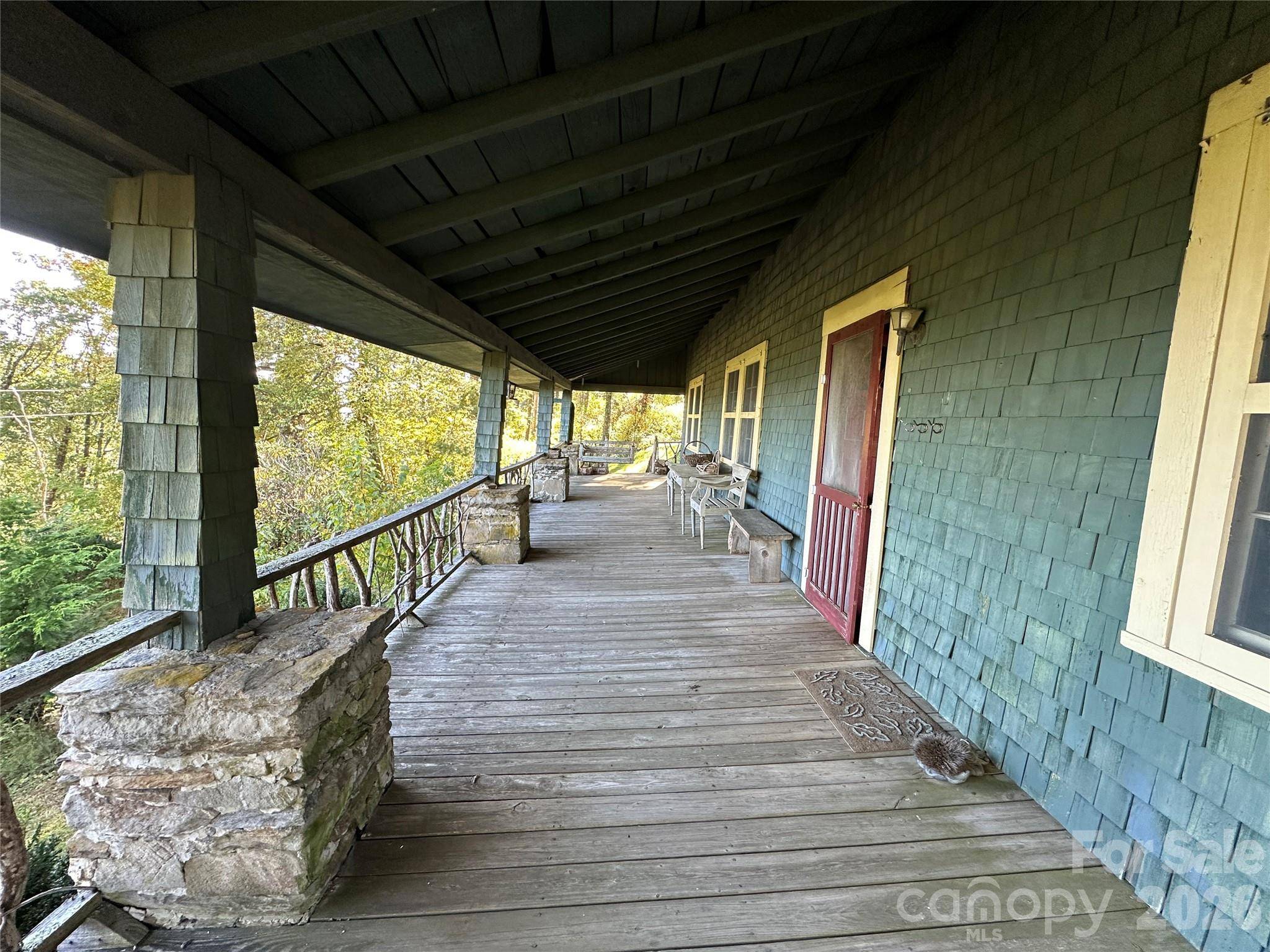 16 Osborn Knob RD, Little Switzerland, NC 28749