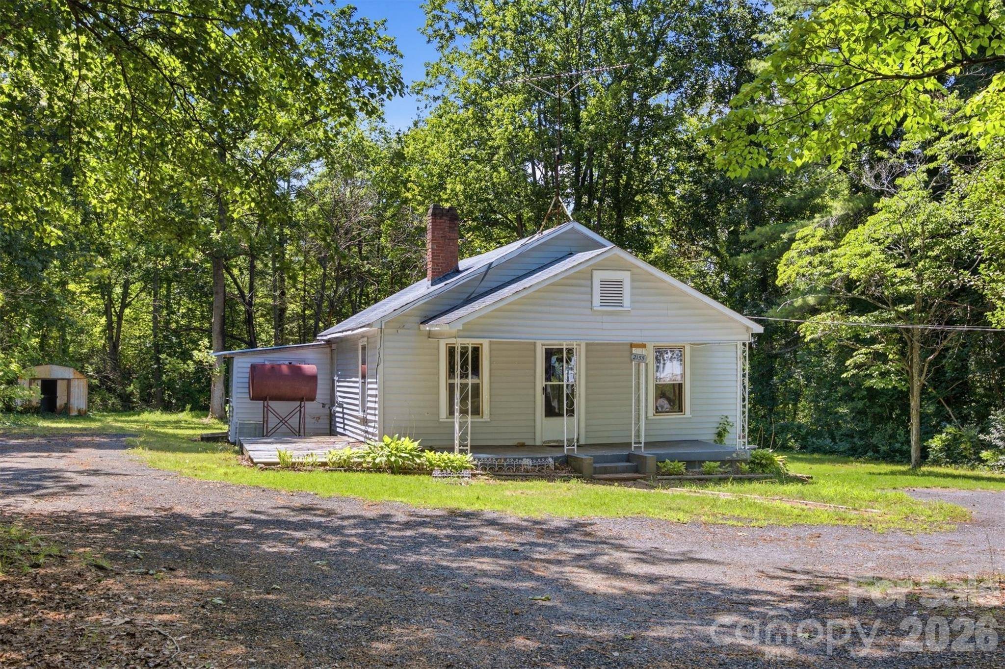 2155 Pa Jolly LN, Granite Falls, NC 28630