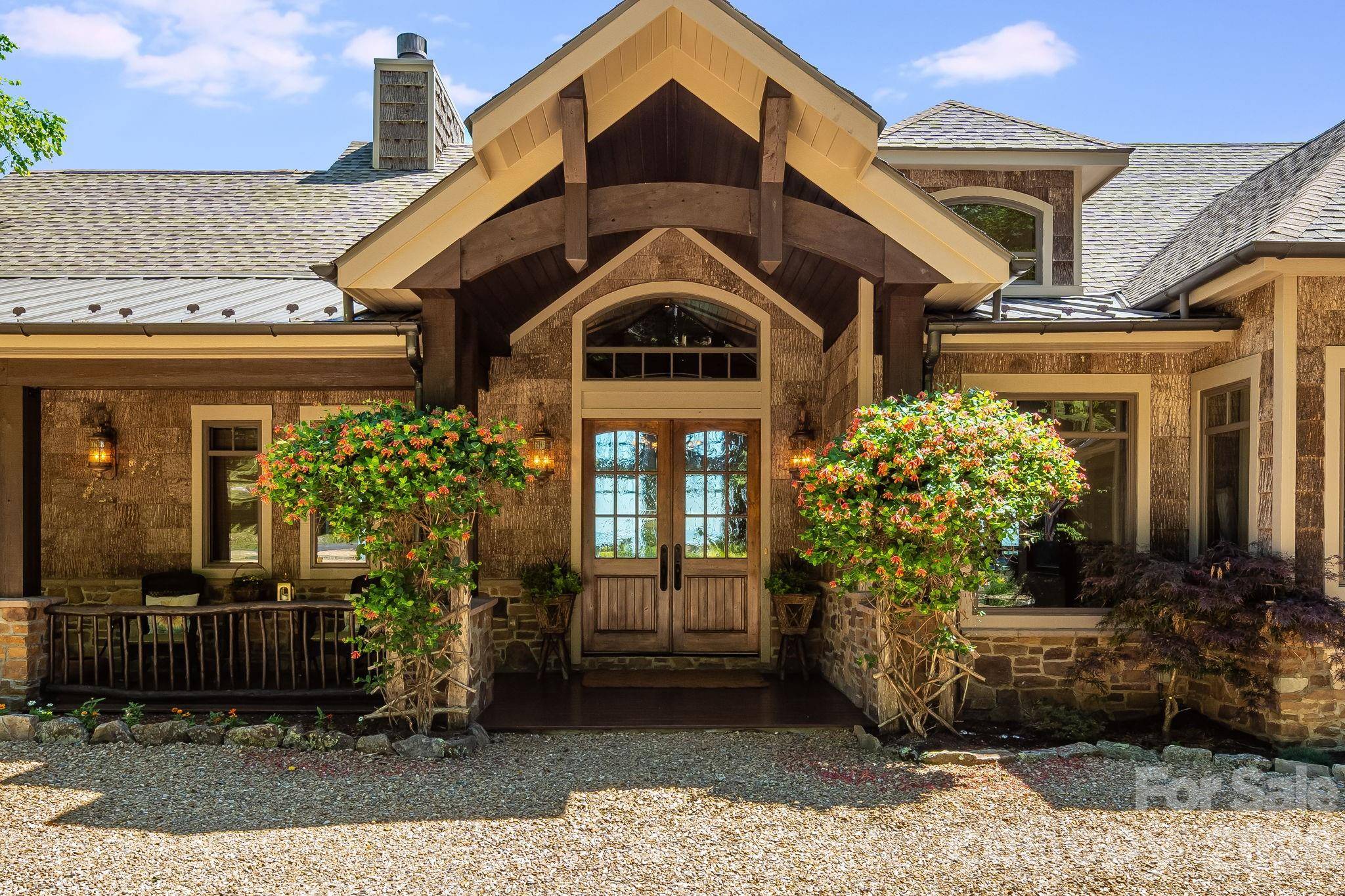 817 Running Cedar LN, Mars Hill, NC 28754