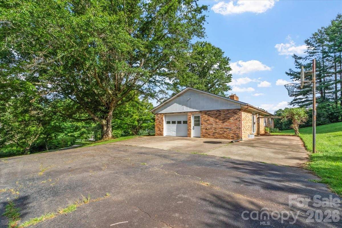 235 Rolling Ridge LOOP, Burnsville, NC 28714