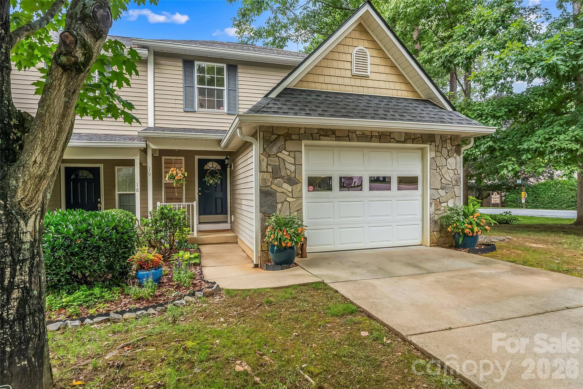 19 Willowick DR, Asheville, NC 28803