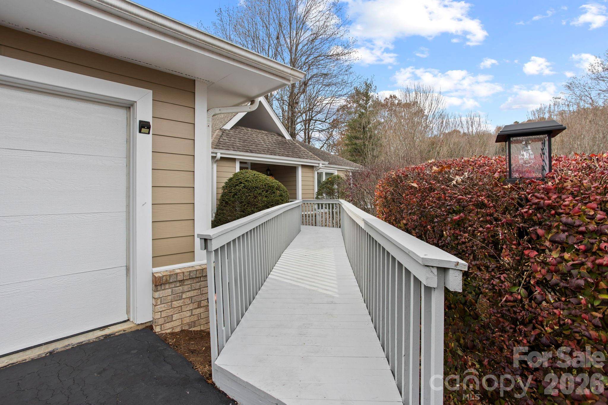 122 Broadmoor DR, Flat Rock, NC 28731