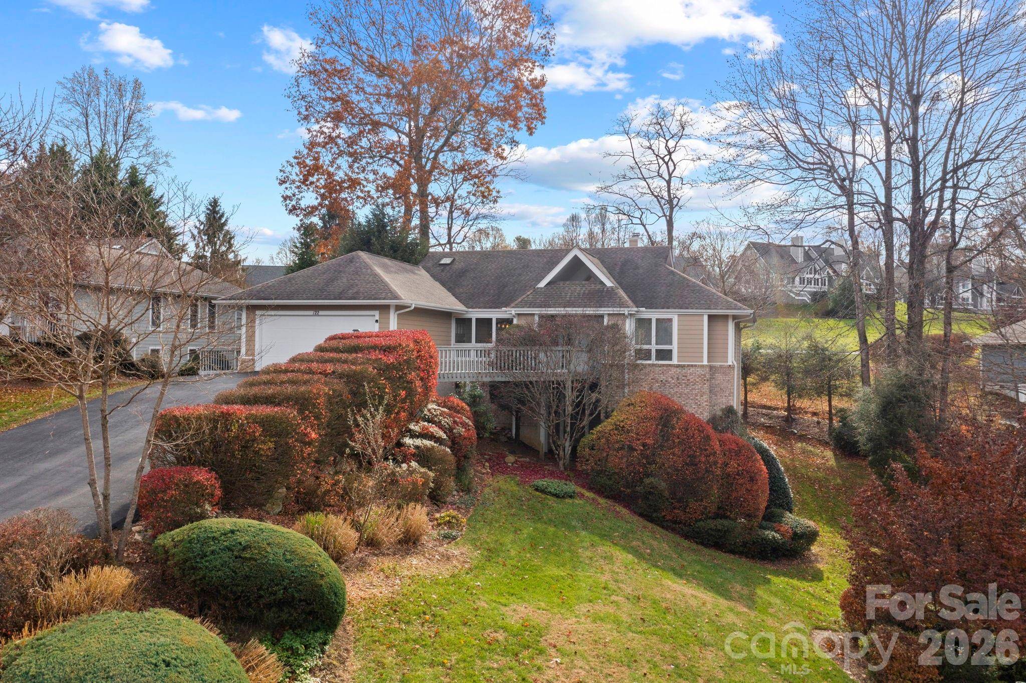 122 Broadmoor DR, Flat Rock, NC 28731