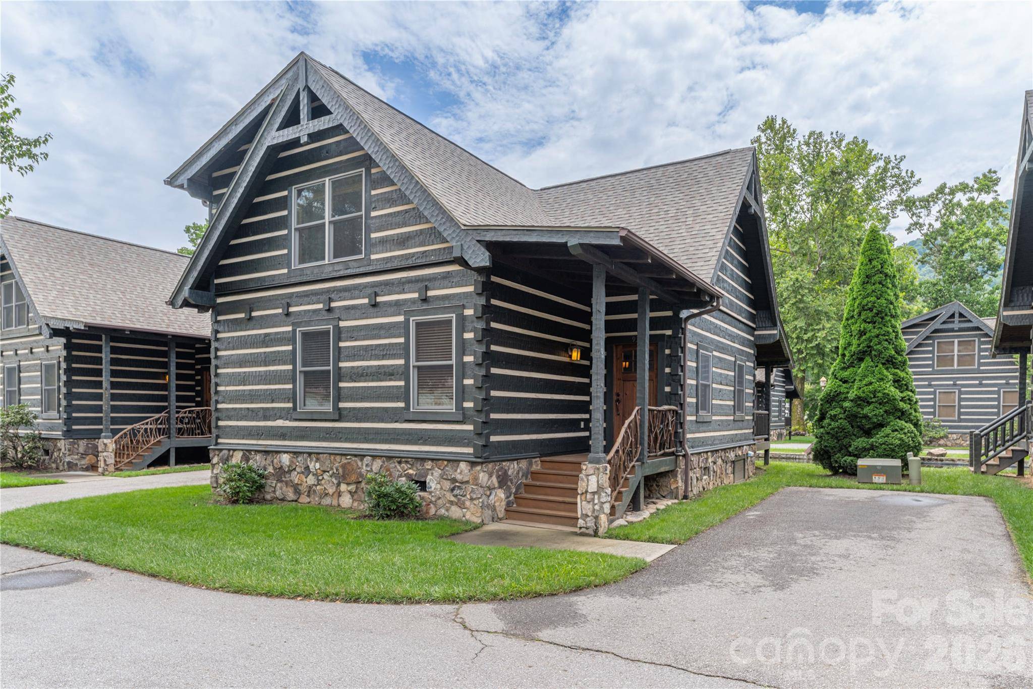 93 Rachels CIR, Maggie Valley, NC 28751