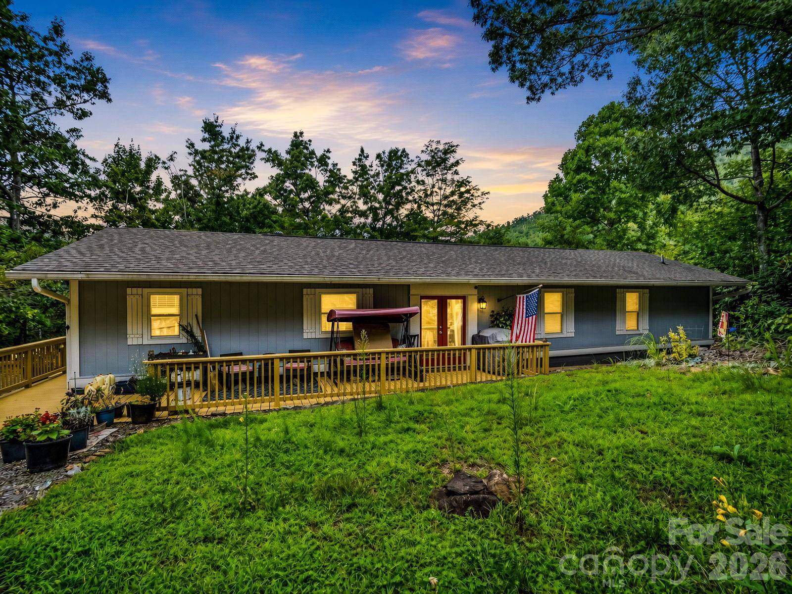 16 Starlight DR, Black Mountain, NC 28711