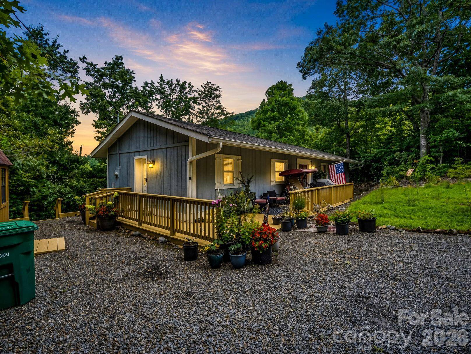16 Starlight DR, Black Mountain, NC 28711