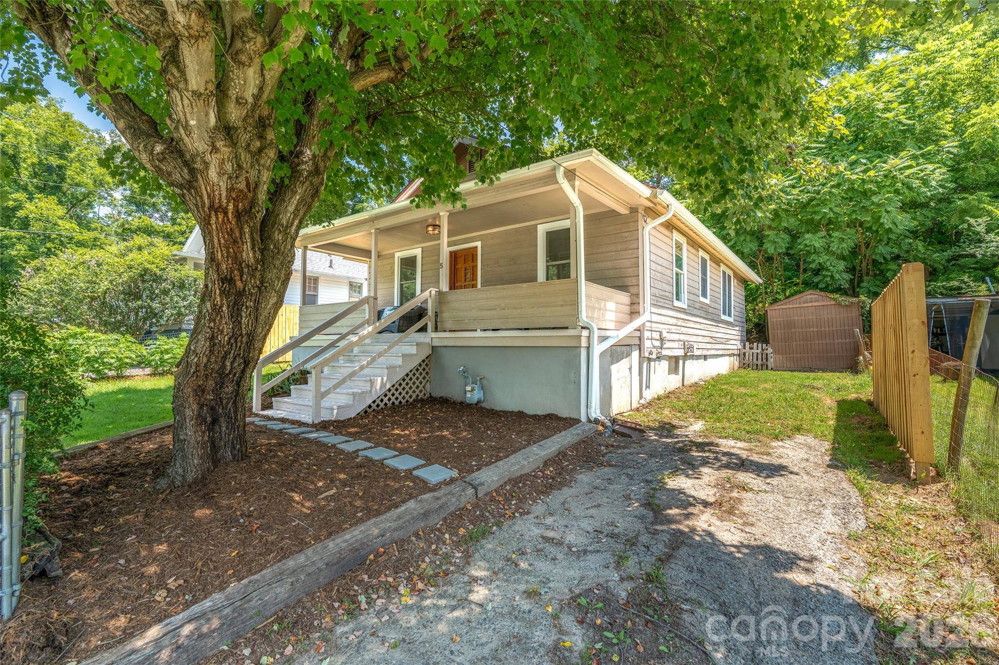 5 Company ST, Asheville, NC 28804