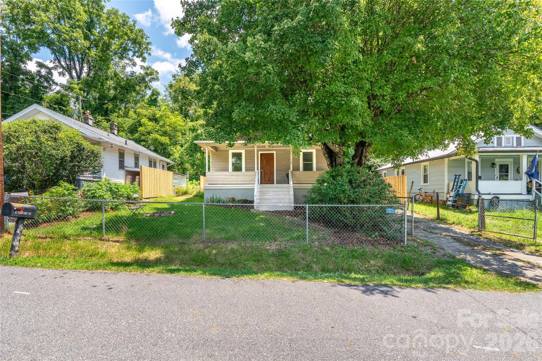 5 Company ST, Asheville, NC 28804