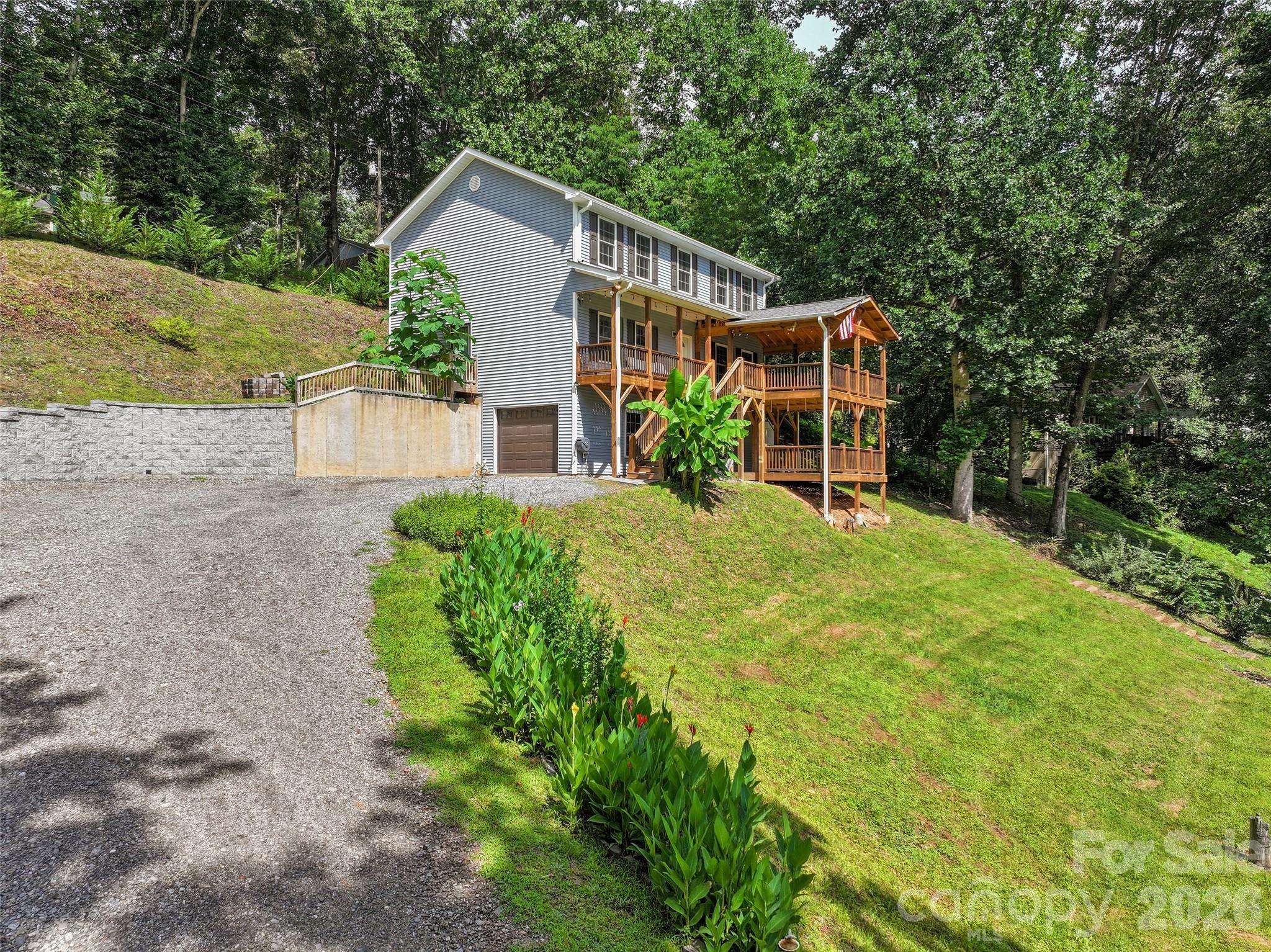 133 Shadow Oak LN, Clyde, NC 28721