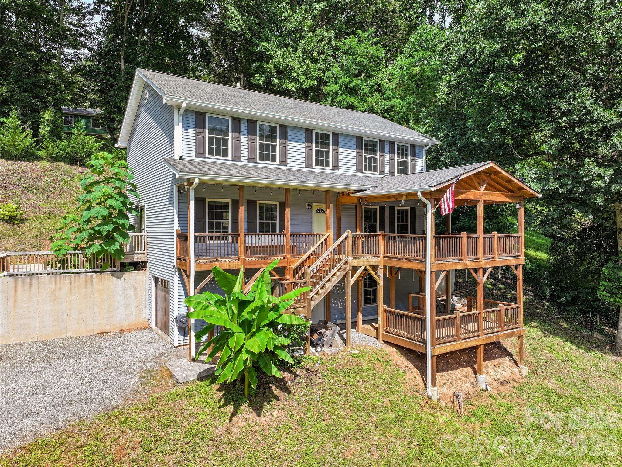 133 Shadow Oak LN, Clyde, NC 28721