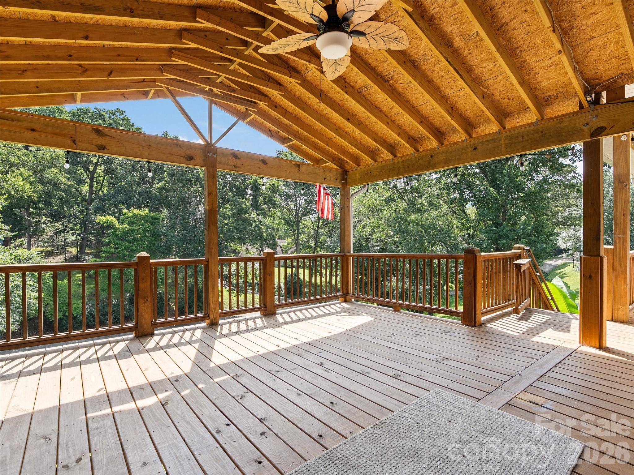 133 Shadow Oak LN, Clyde, NC 28721