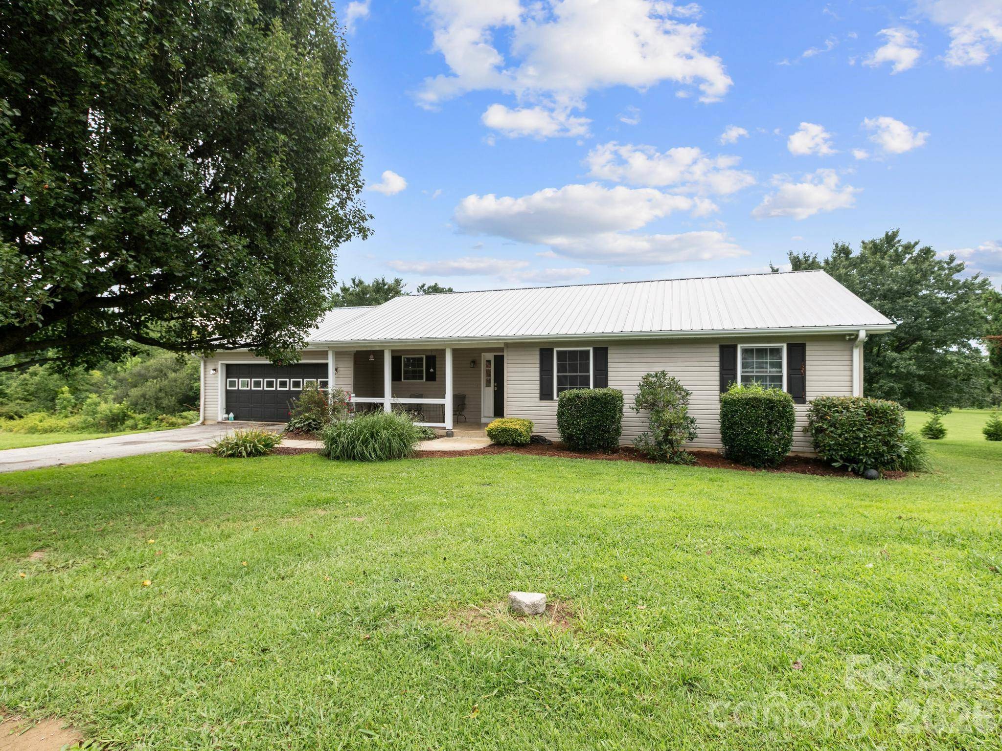 11 Cathy CT, Hendersonville, NC 28792