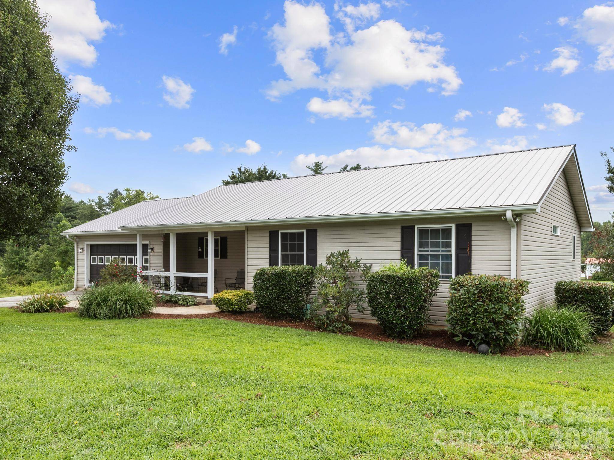 11 Cathy CT, Hendersonville, NC 28792