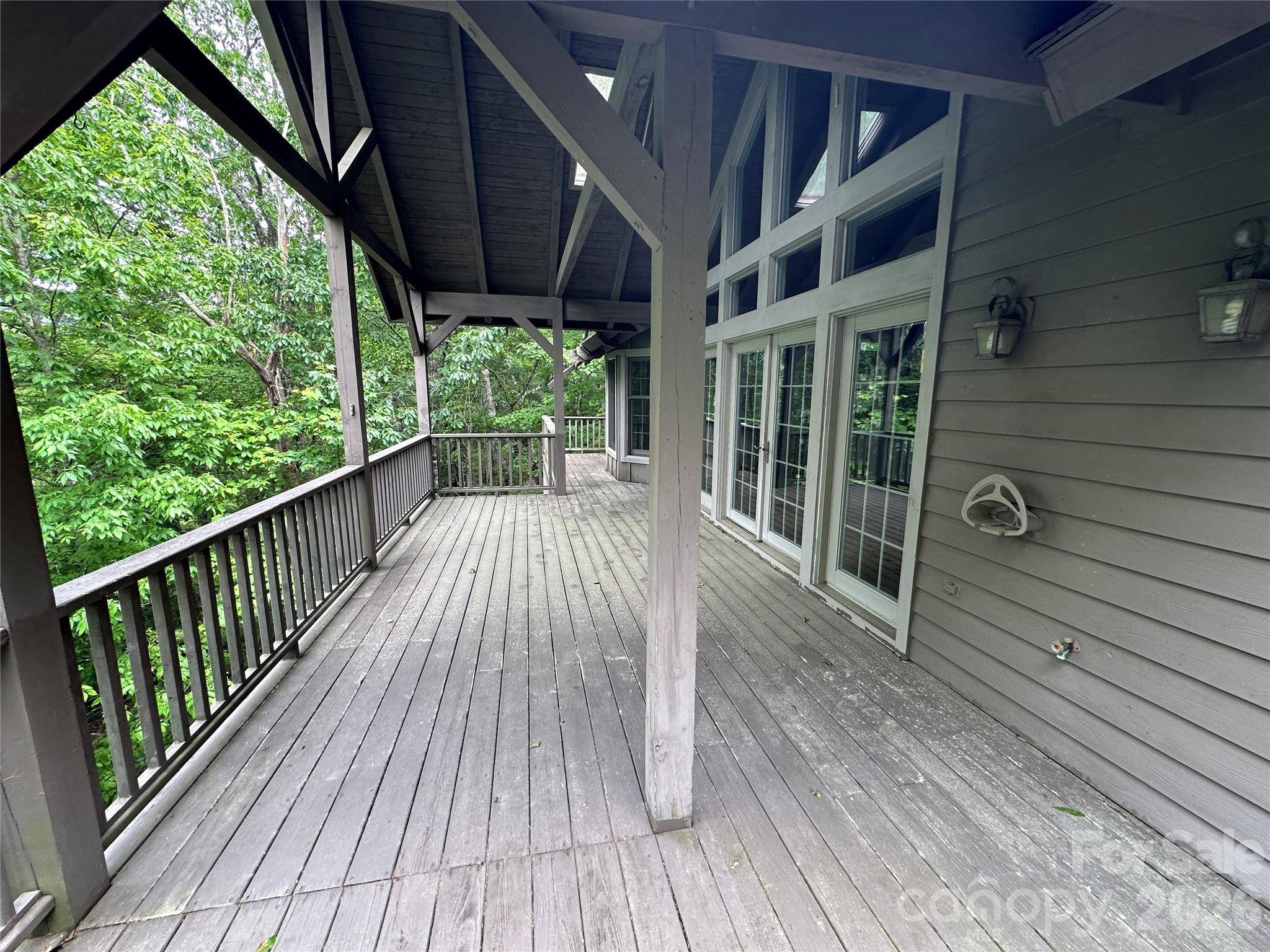 880 W Rochester DR, Cashiers, NC 28717