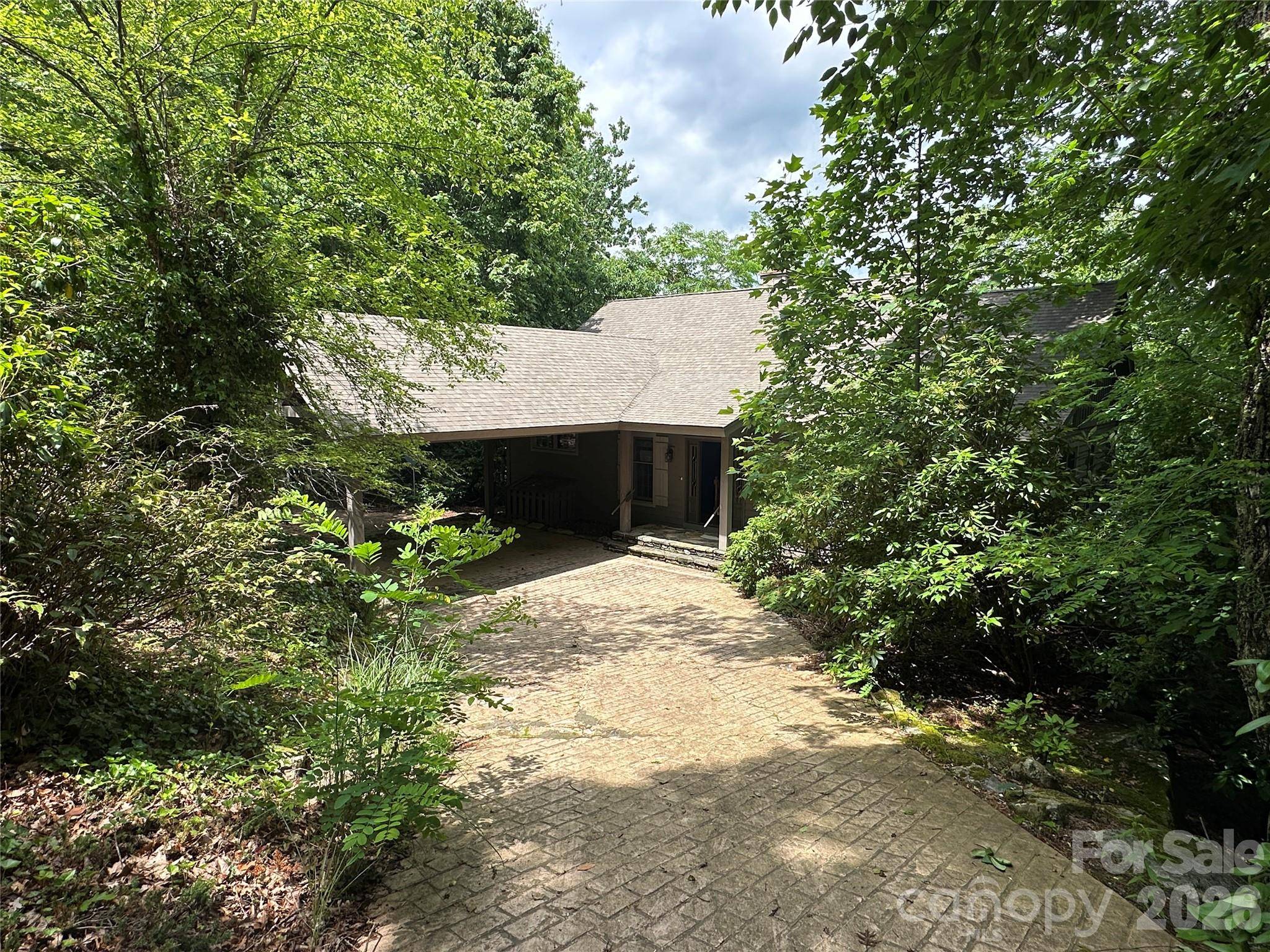 880 W Rochester DR, Cashiers, NC 28717