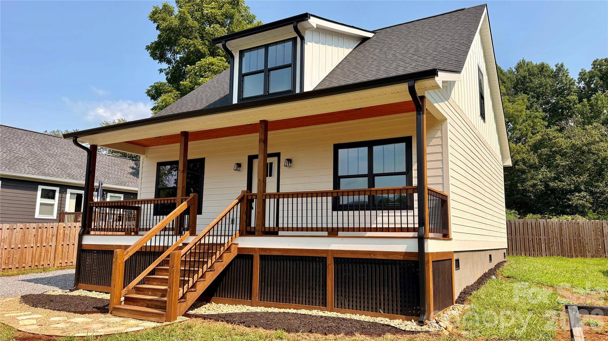8 Lily Crossing LN, Black Mountain, NC 28711