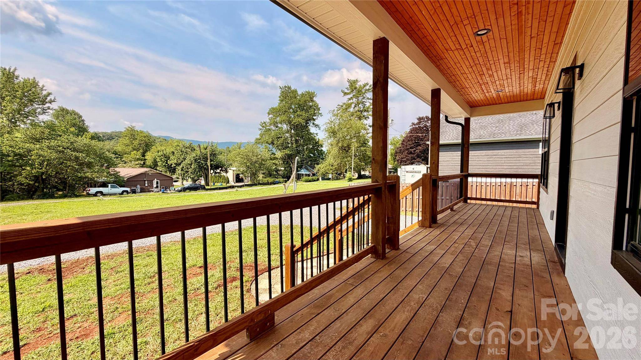 8 Lily Crossing LN, Black Mountain, NC 28711