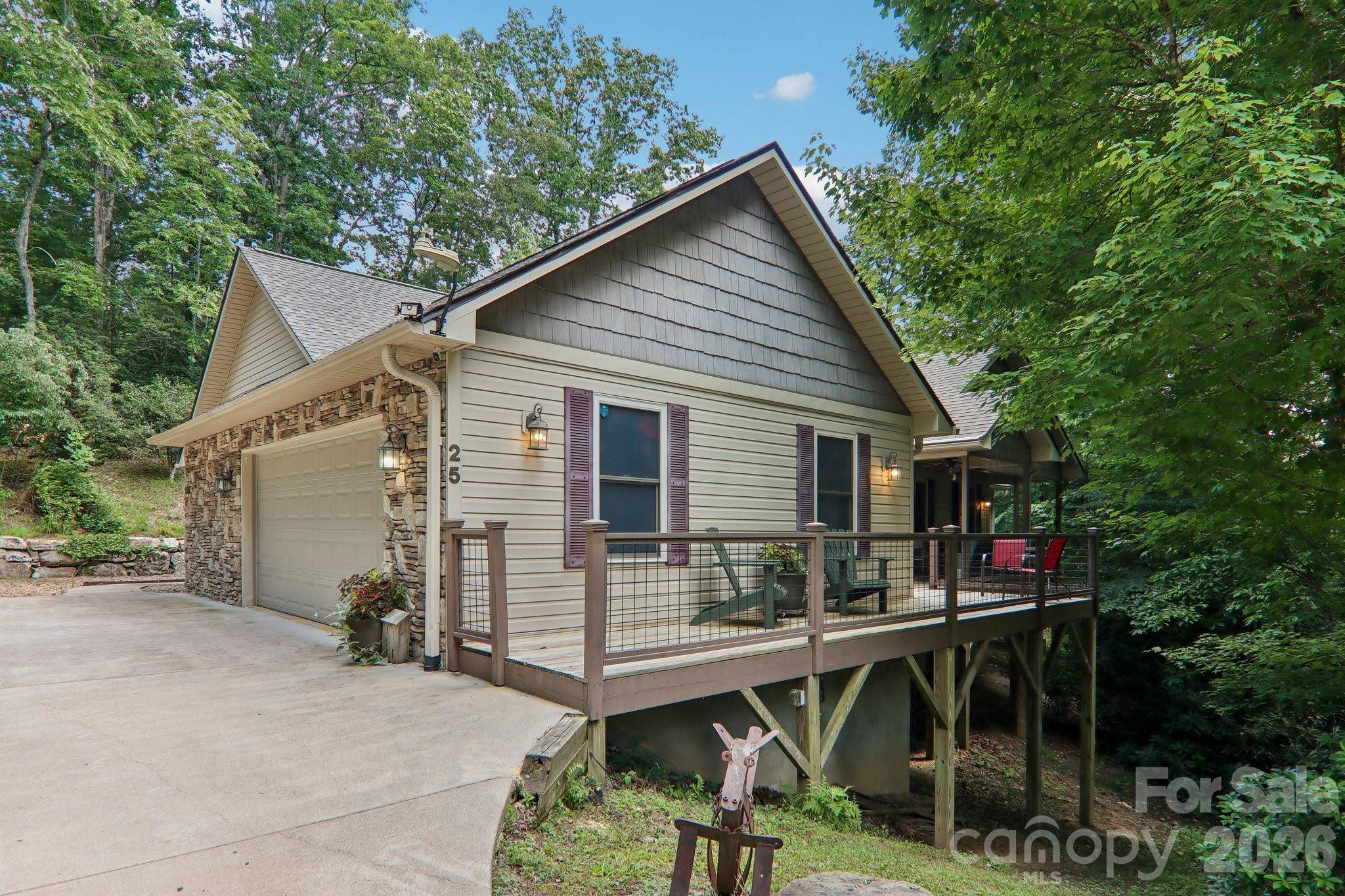 25 Arnie DR, Etowah, NC 28729