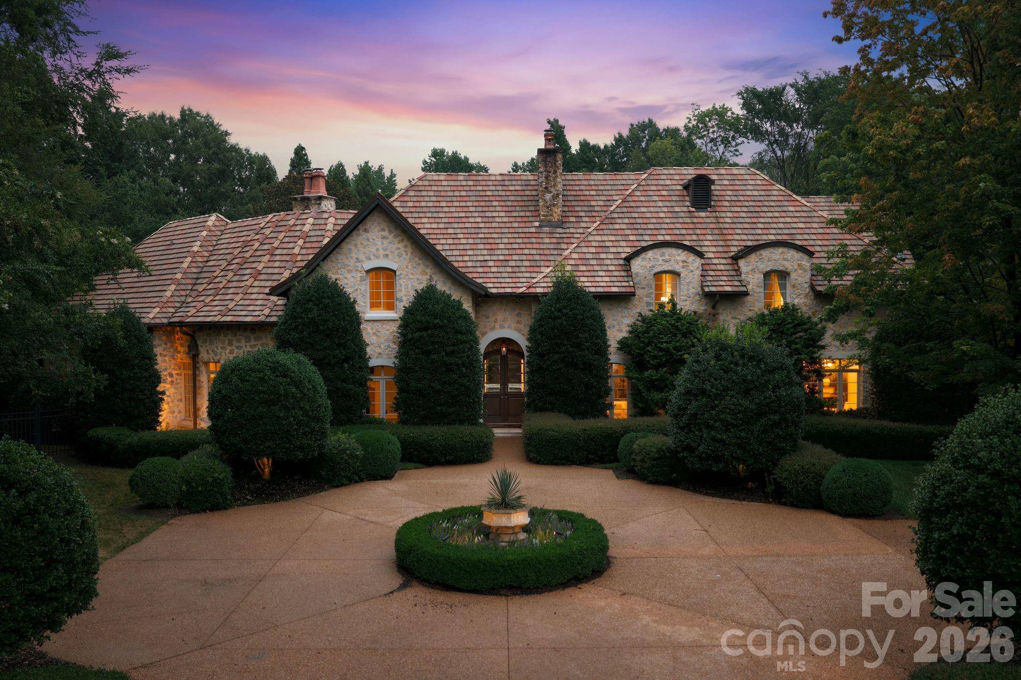 4231 Fox Brook LN, Charlotte, NC 28211