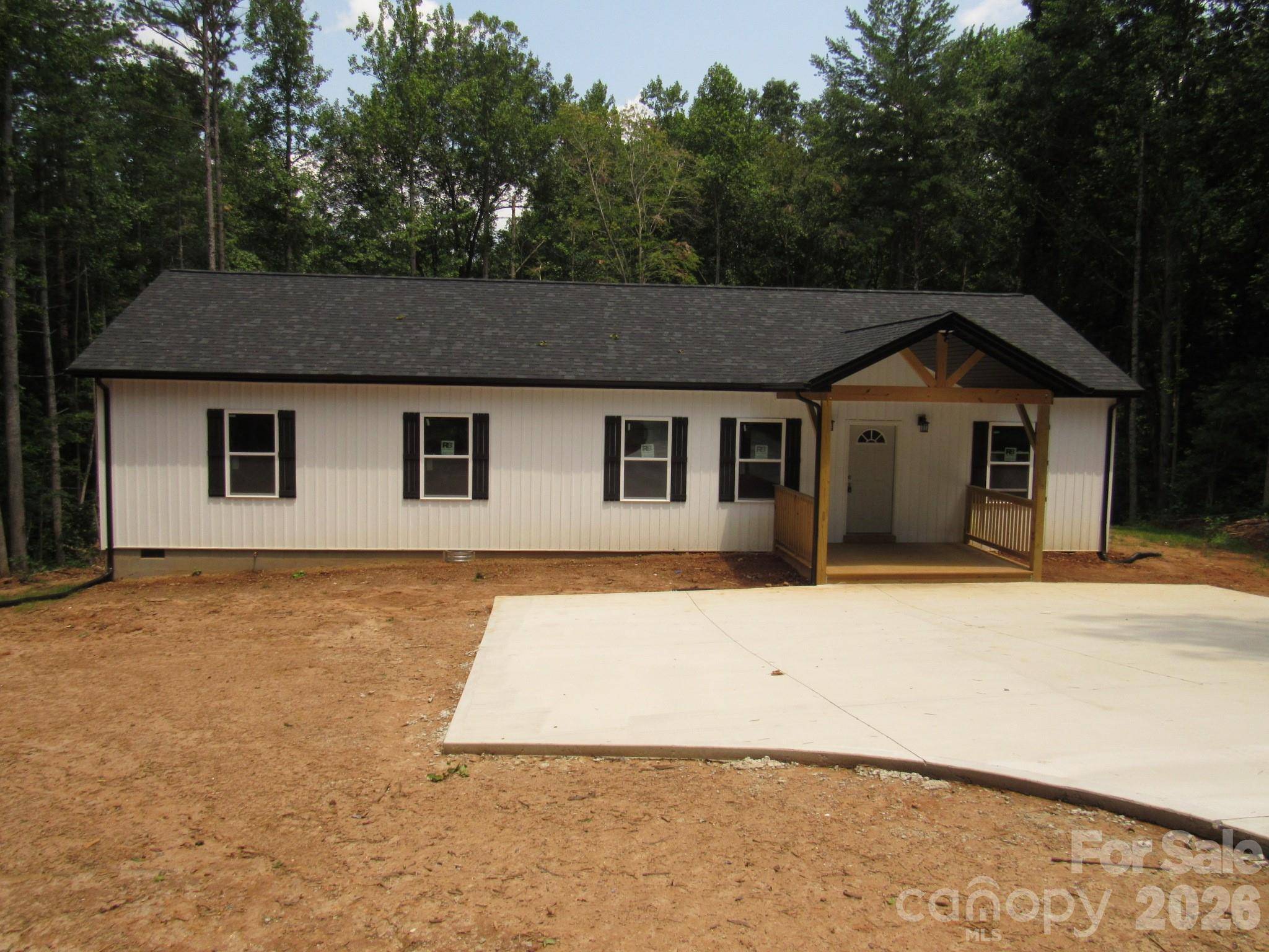 92 Saint Charles CT, Hickory, NC 28601