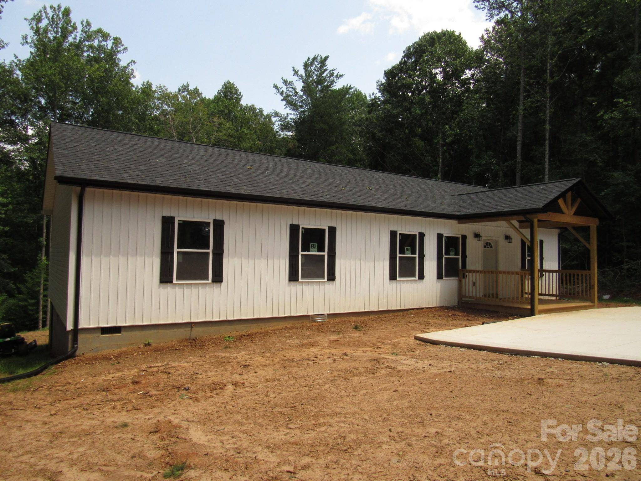 92 Saint Charles CT, Hickory, NC 28601