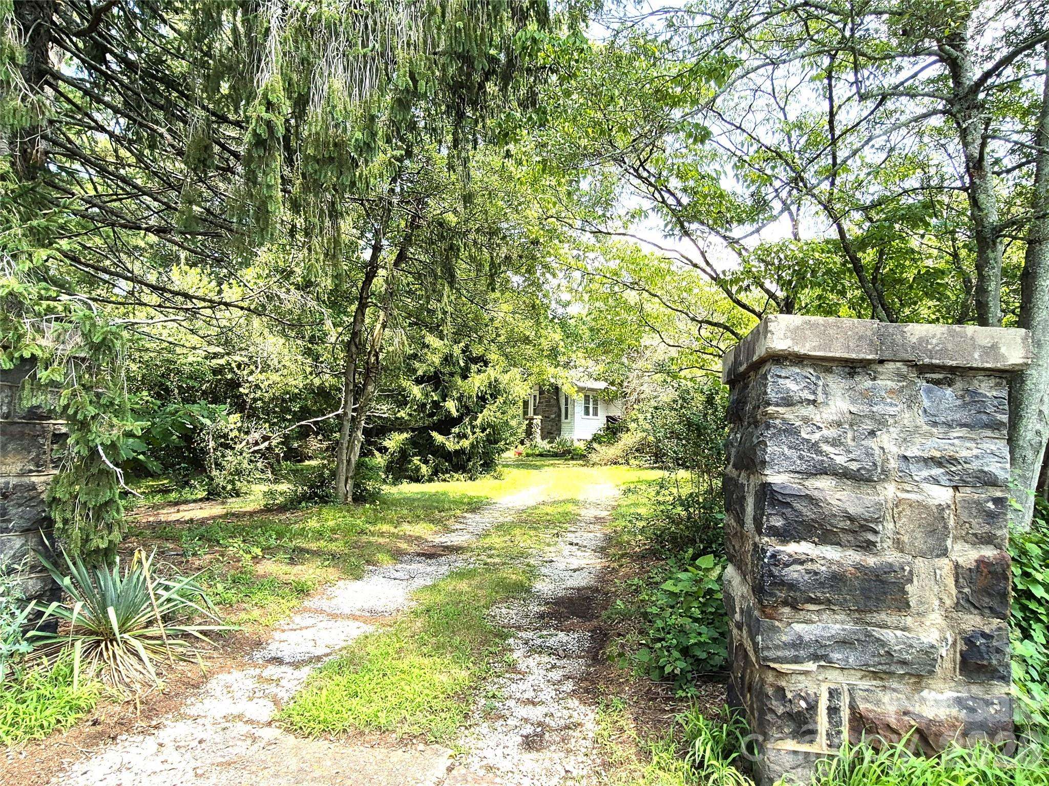 57 Beverly RD W, Asheville, NC 28806