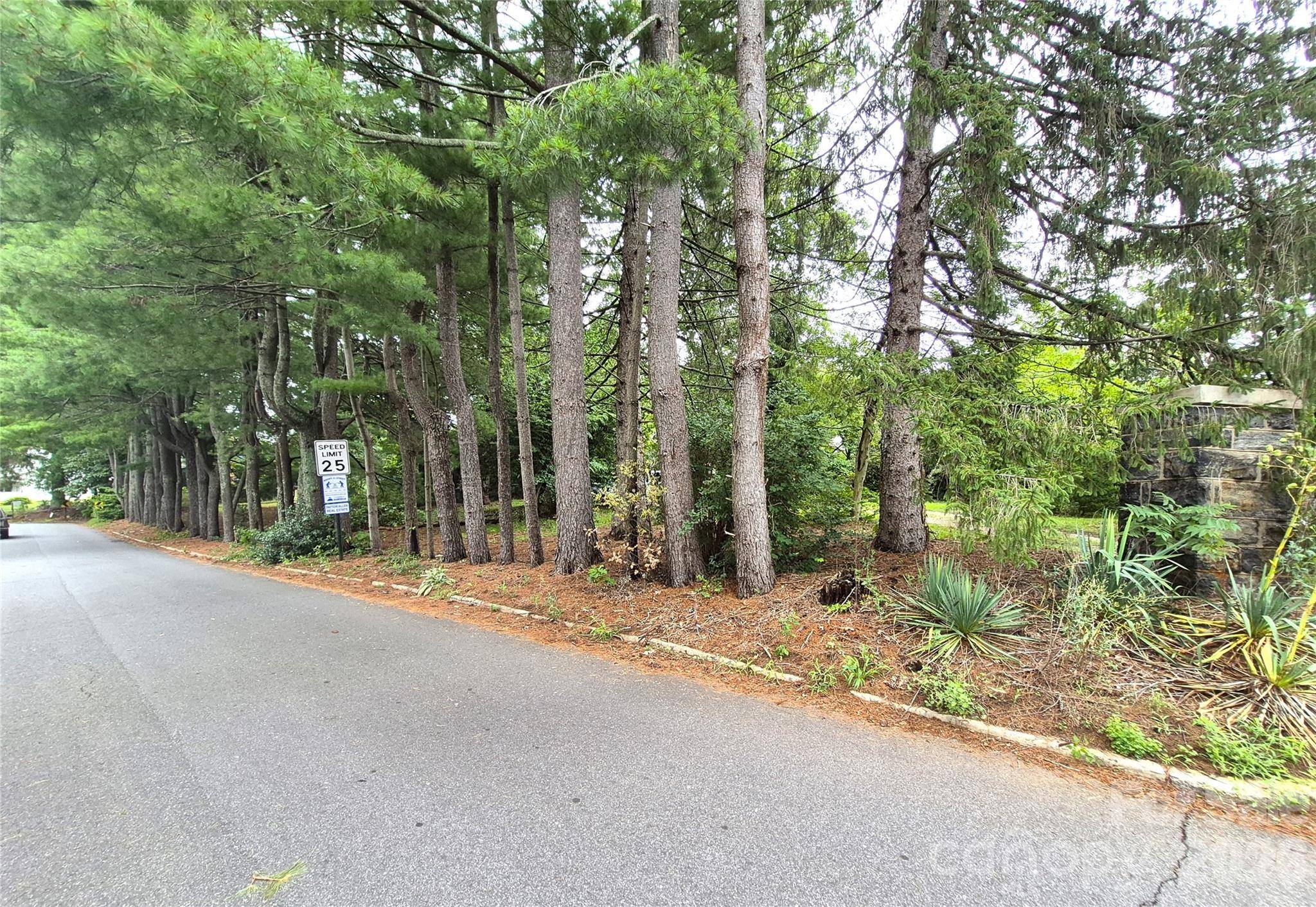 57 Beverly RD W, Asheville, NC 28806