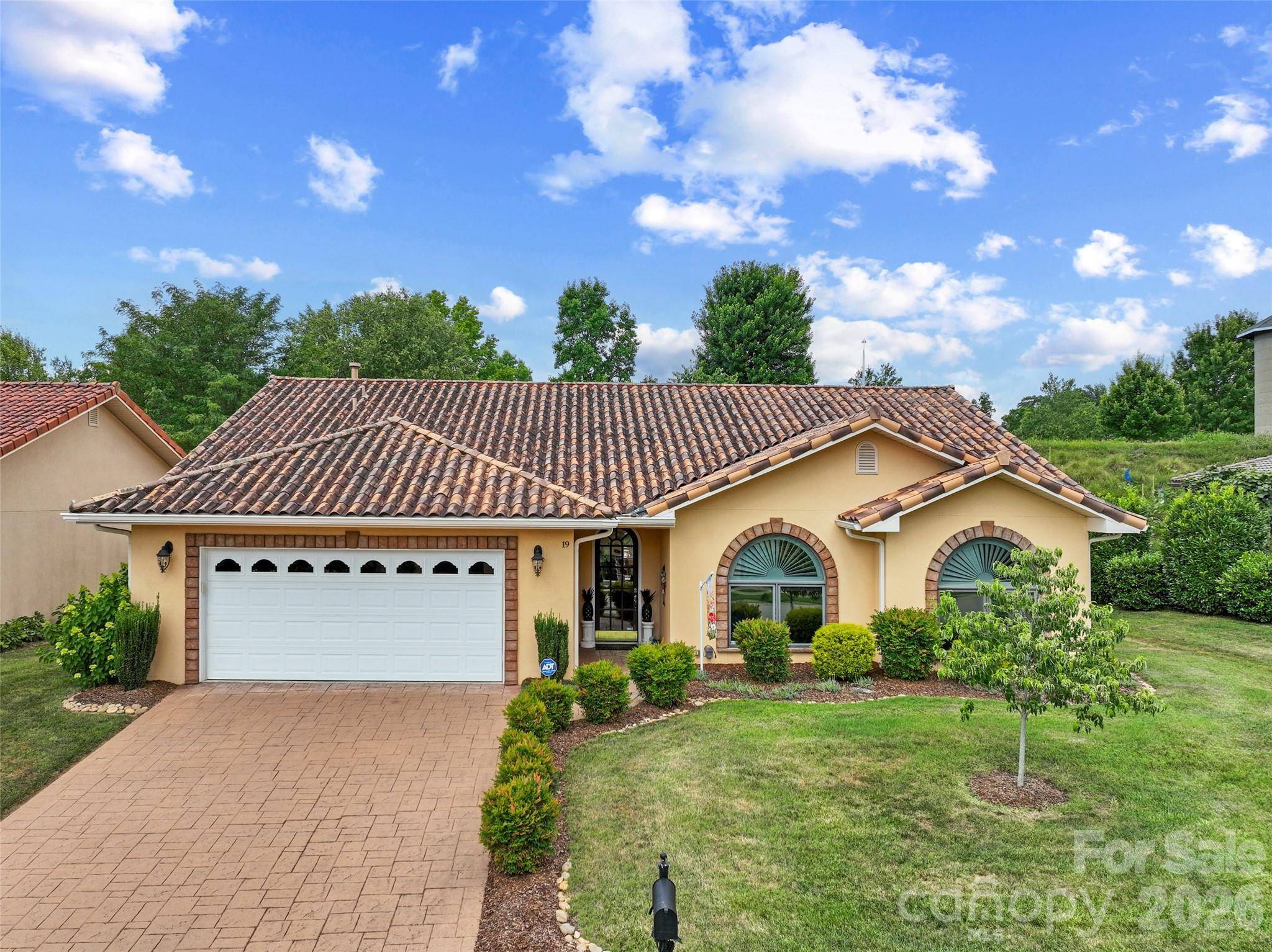 19 Pacifico DR, Asheville, NC 28806
