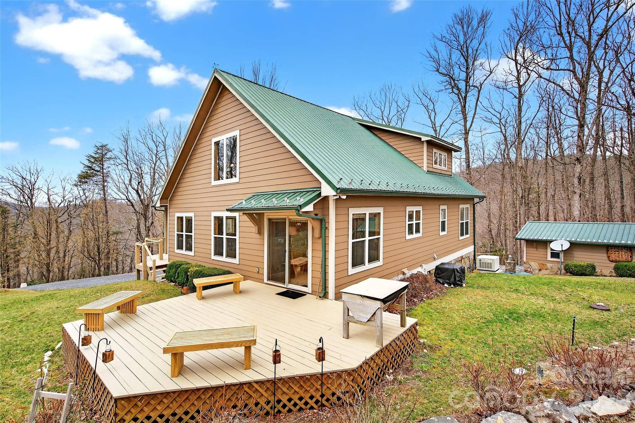 600 Sassafras DR, Spruce Pine, NC 28777