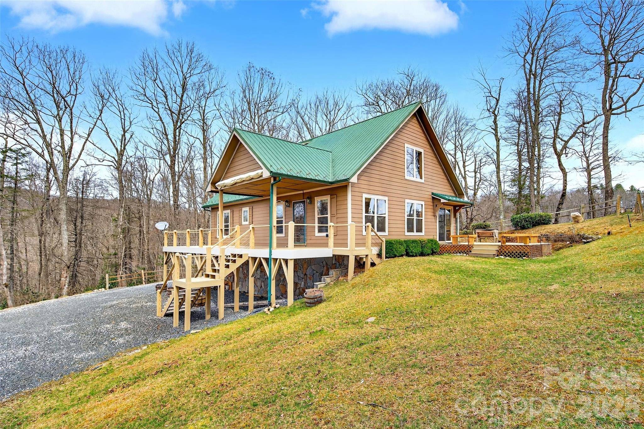 600 Sassafras DR, Spruce Pine, NC 28777