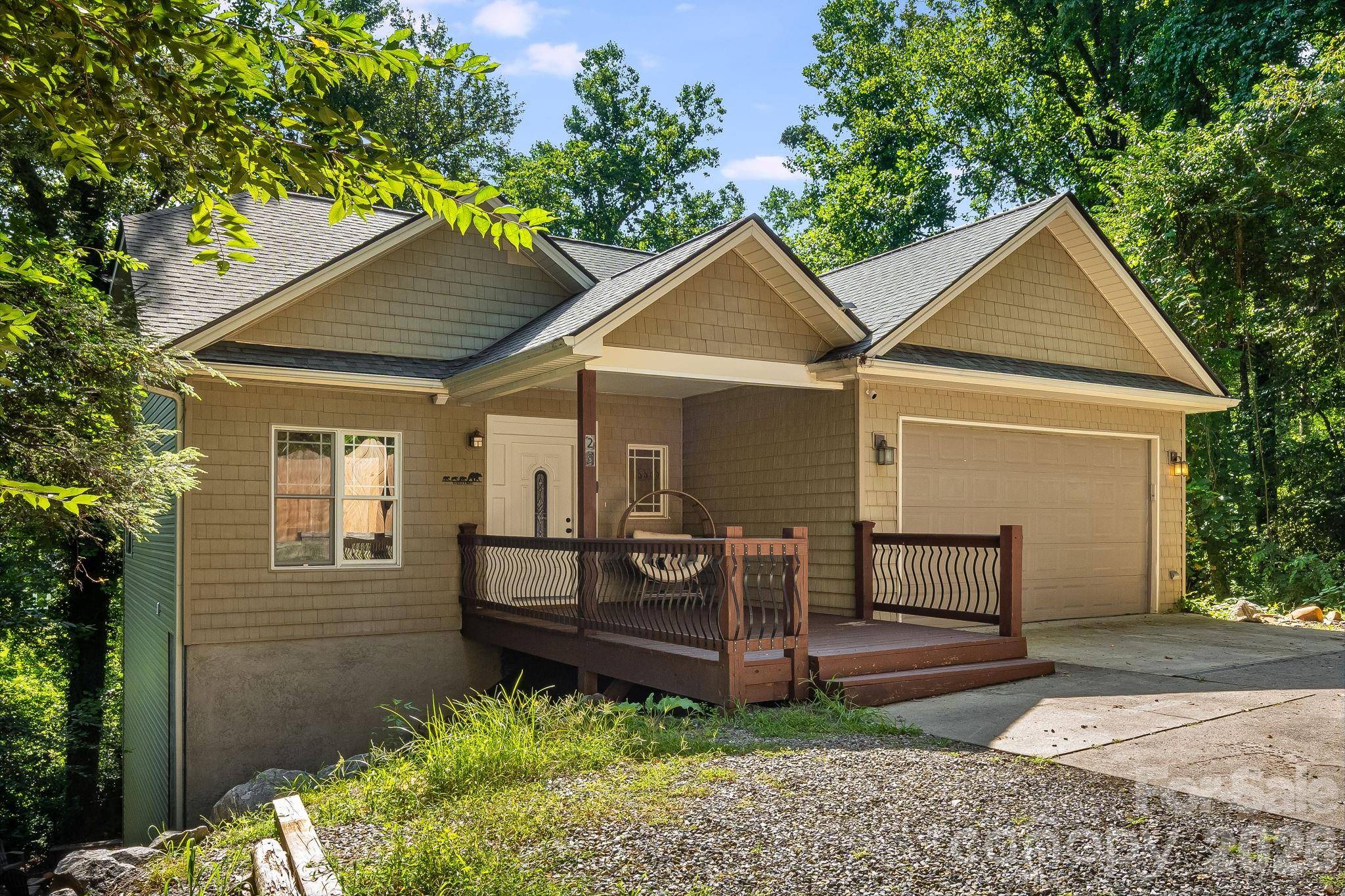 28 Greenbriar RD, Black Mountain, NC 28711