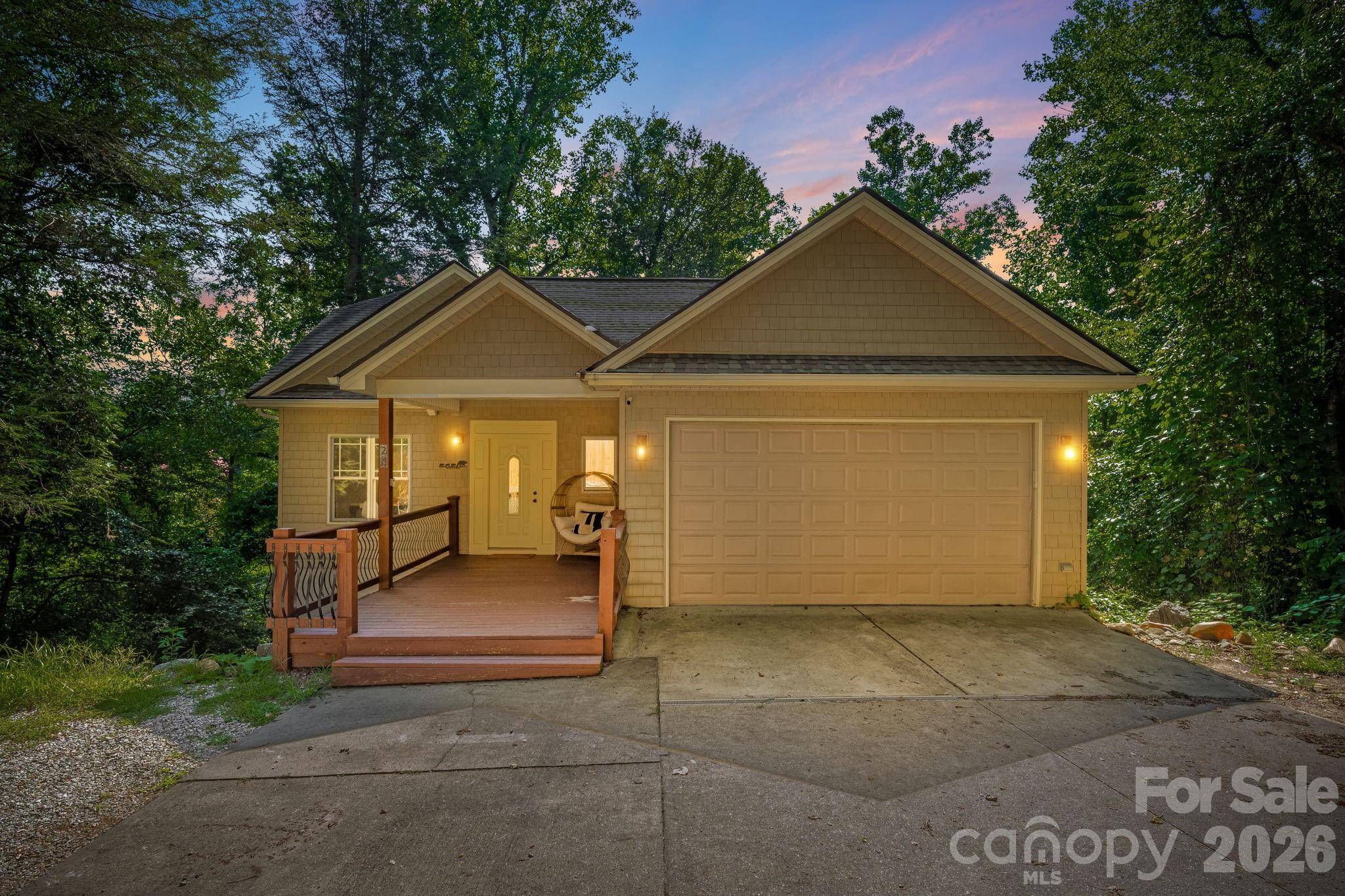 28 Greenbriar RD, Black Mountain, NC 28711