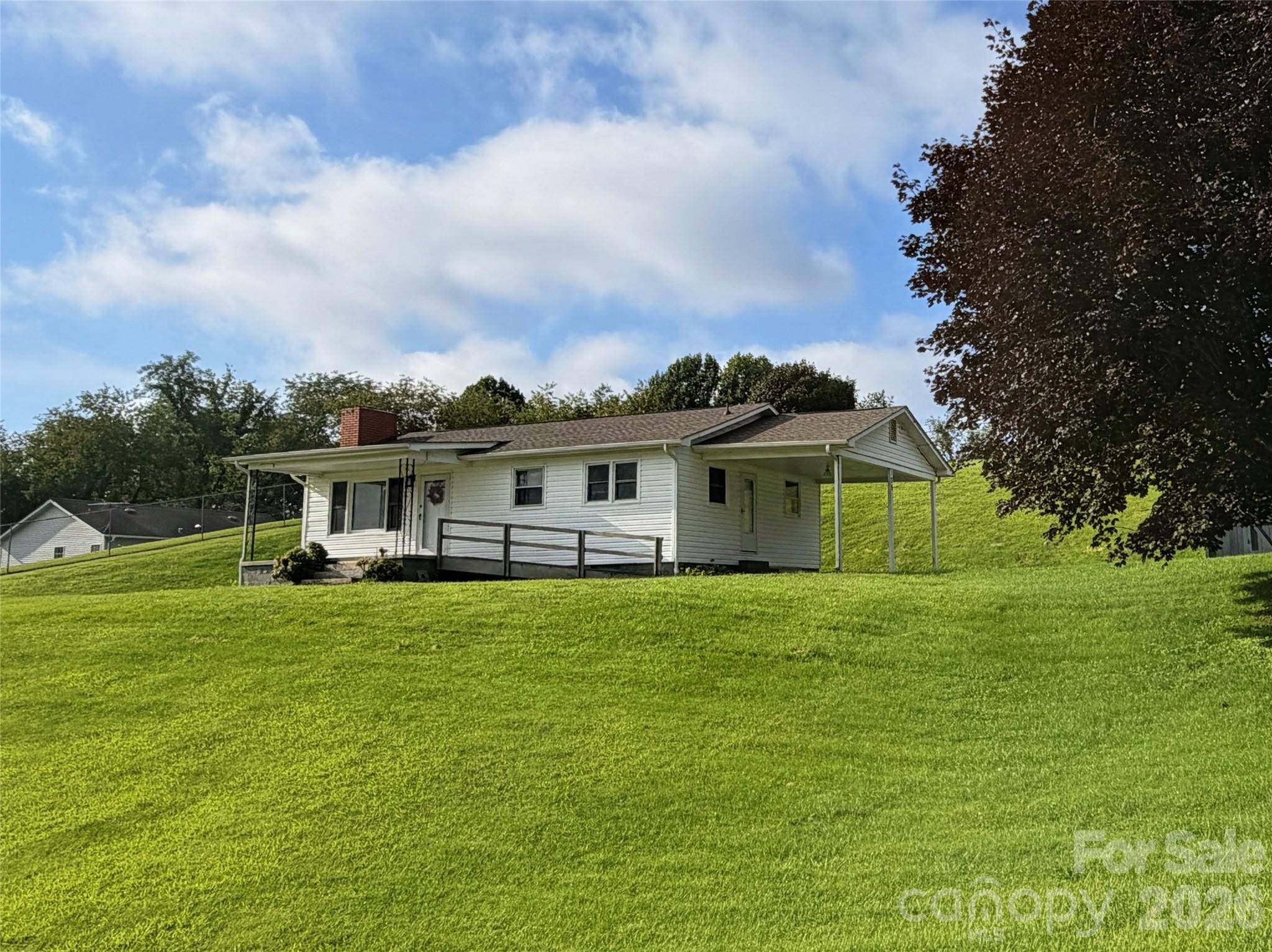 175 Hampshire DR, Waynesville, NC 28786