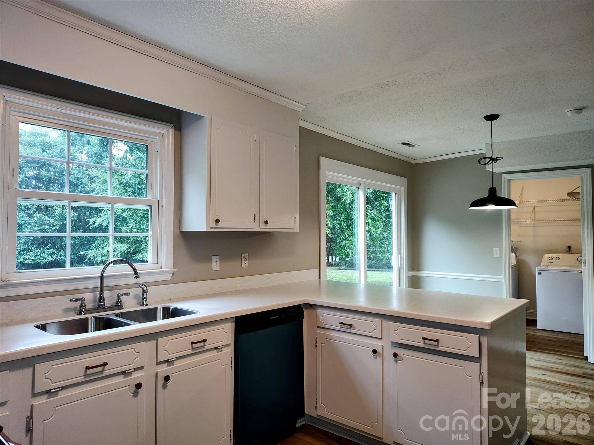 7413 Doves Nest CIR, Charlotte, NC 28226
