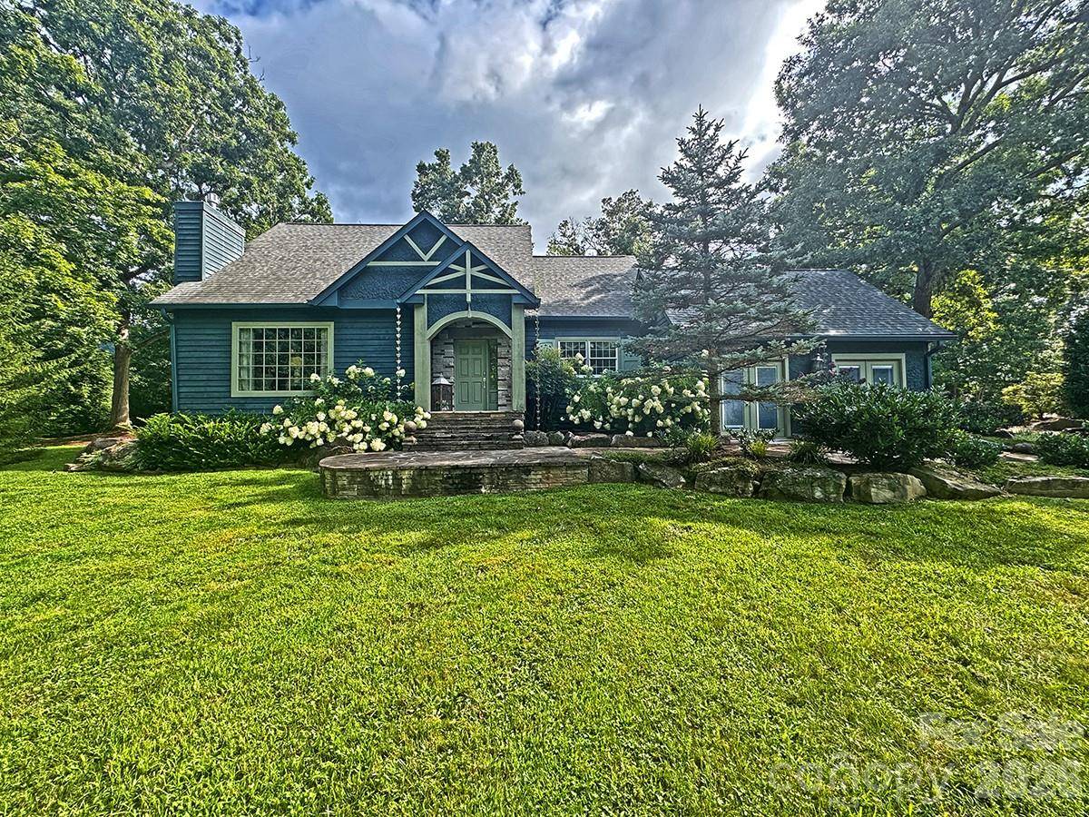 22 Bittersweet LN, Asheville, NC 28805