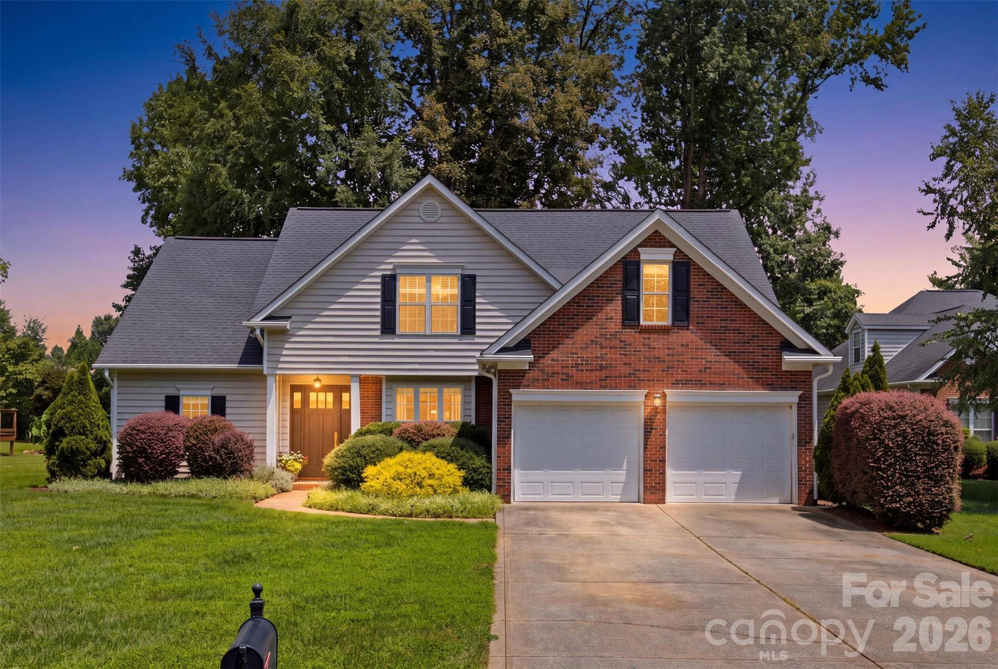 15121 Castlebridge LN, Matthews, NC 28104