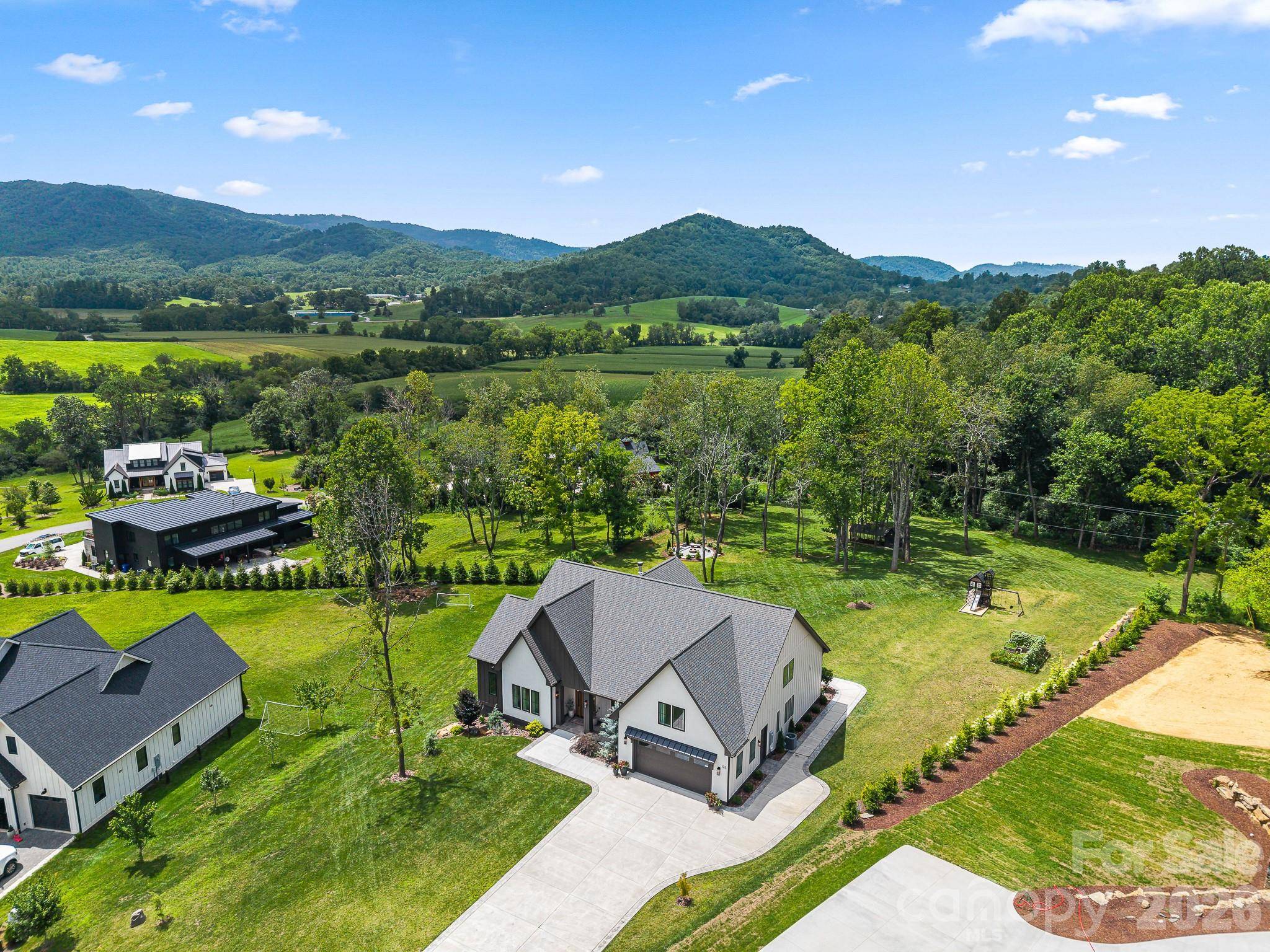 133 Annabelle Linn DR, Fairview, NC 28730