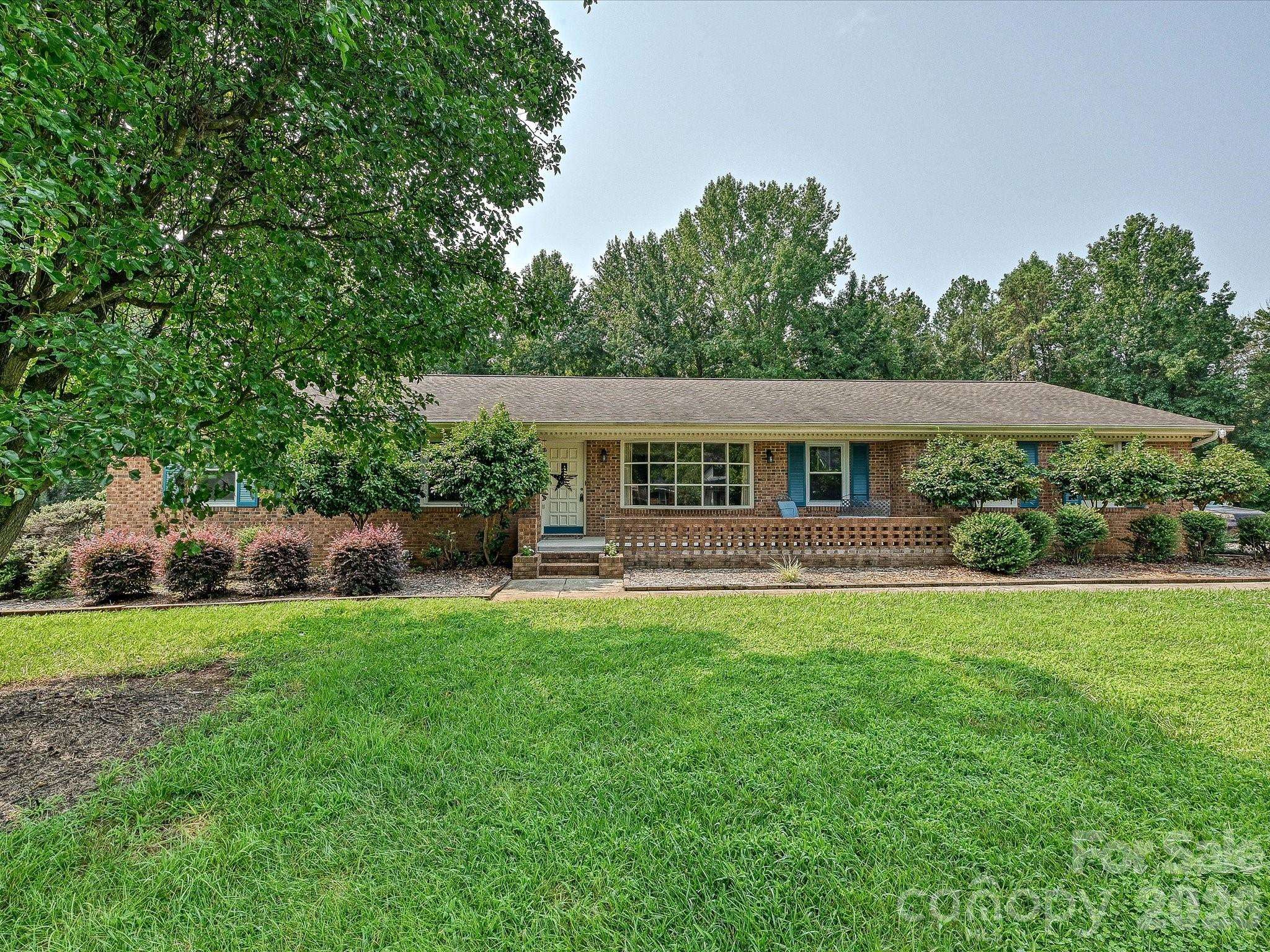 8812 Crestwood DR, Mount Pleasant, NC 28124
