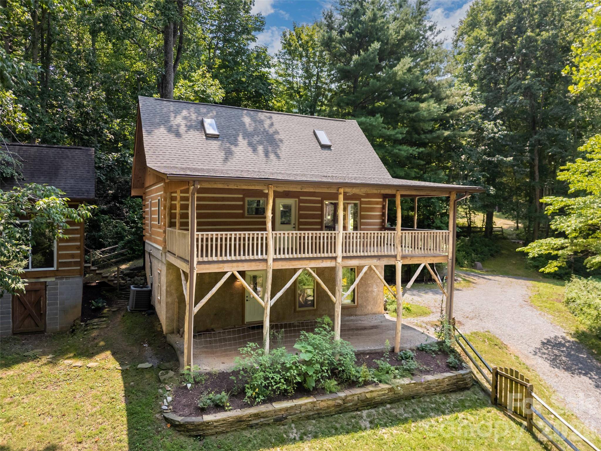 24 Gregory Hill RD, Fairview, NC 28730