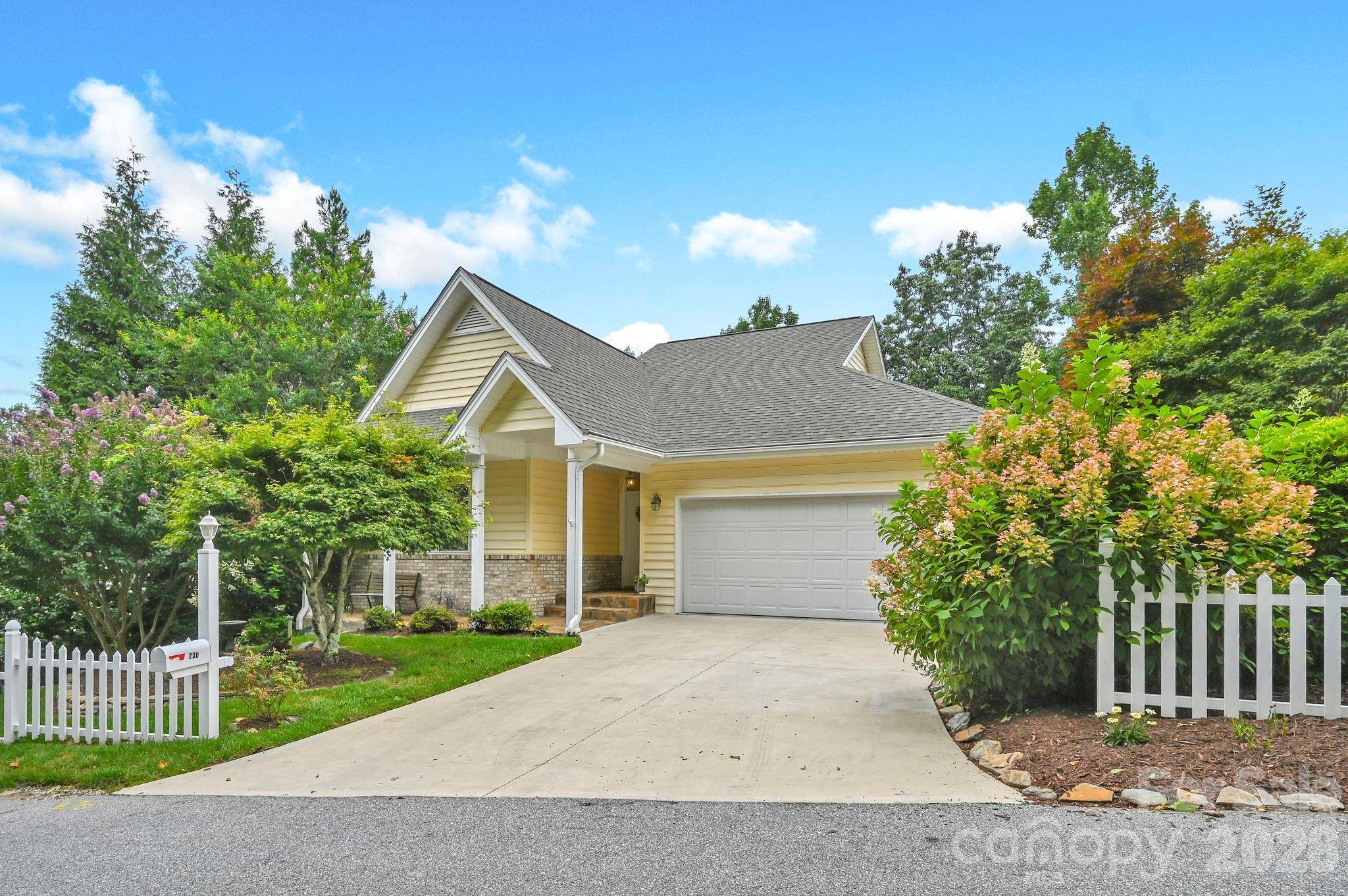 230 Carriage Summitt WAY #2423, Hendersonville, NC 28791