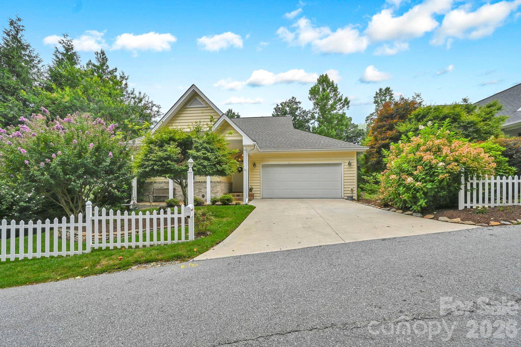 230 Carriage Summitt WAY #2423, Hendersonville, NC 28791