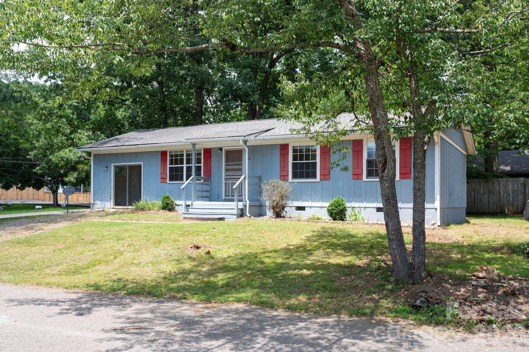 400 Hiawassee AVE, Black Mountain, NC 28711