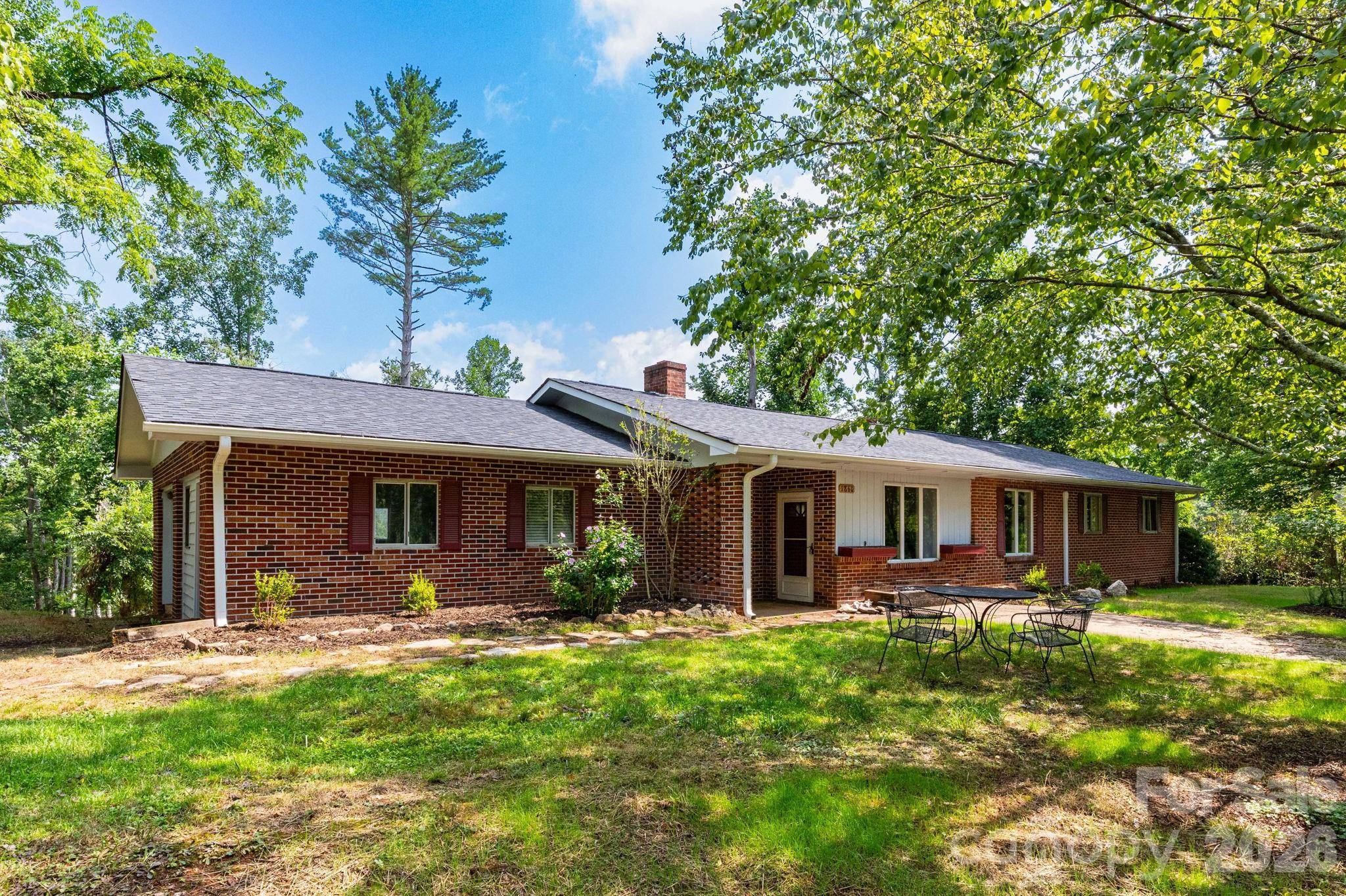 1860 Deer Park Lake RD, Spruce Pine, NC 28777