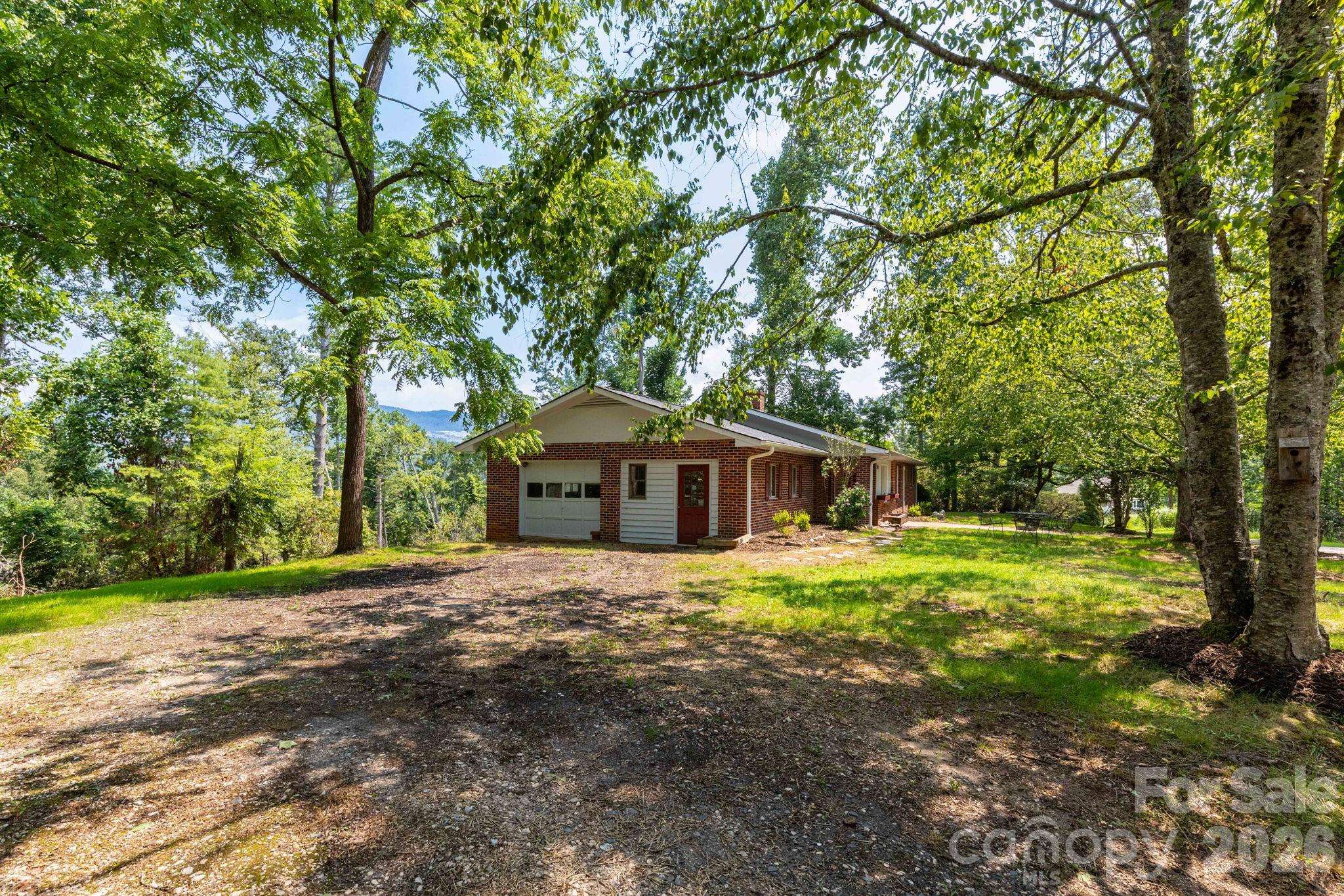1860 Deer Park Lake RD, Spruce Pine, NC 28777