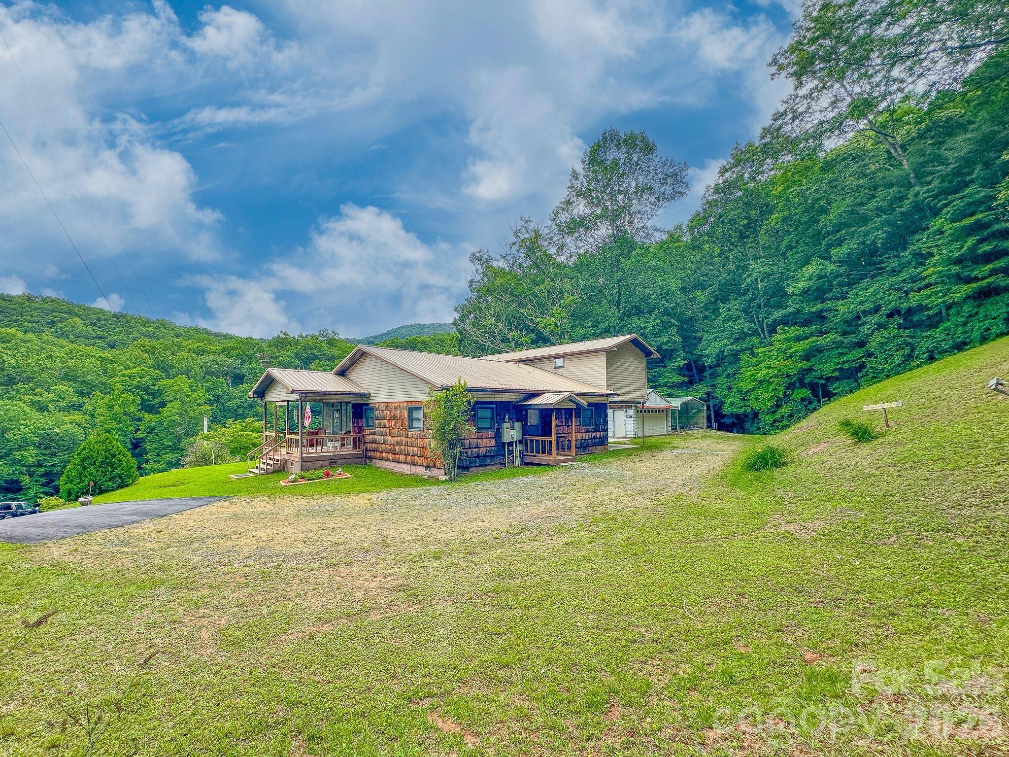 82 Trout Haven LN, Balsam Grove, NC 28708