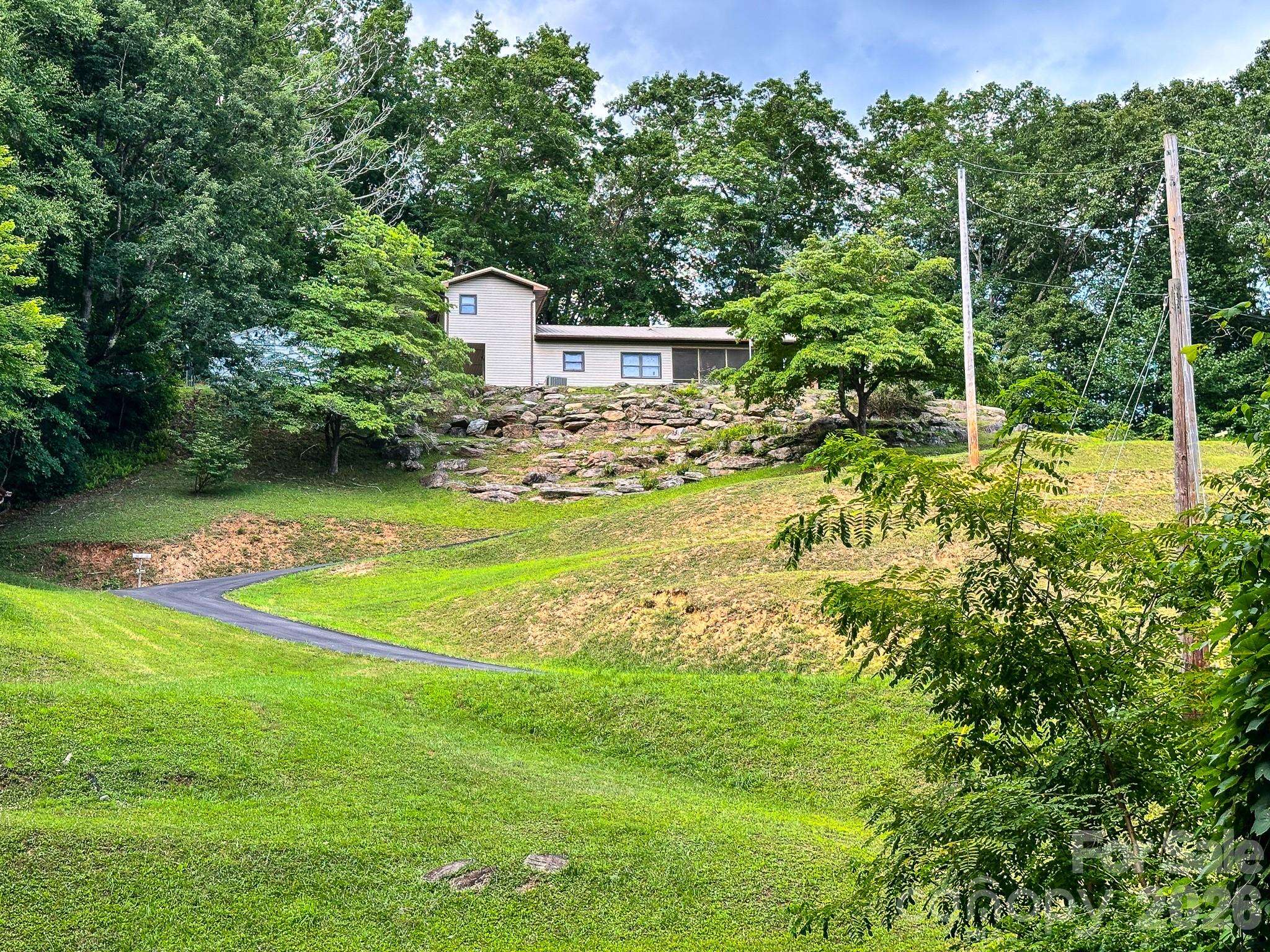 82 Trout Haven LN, Balsam Grove, NC 28708